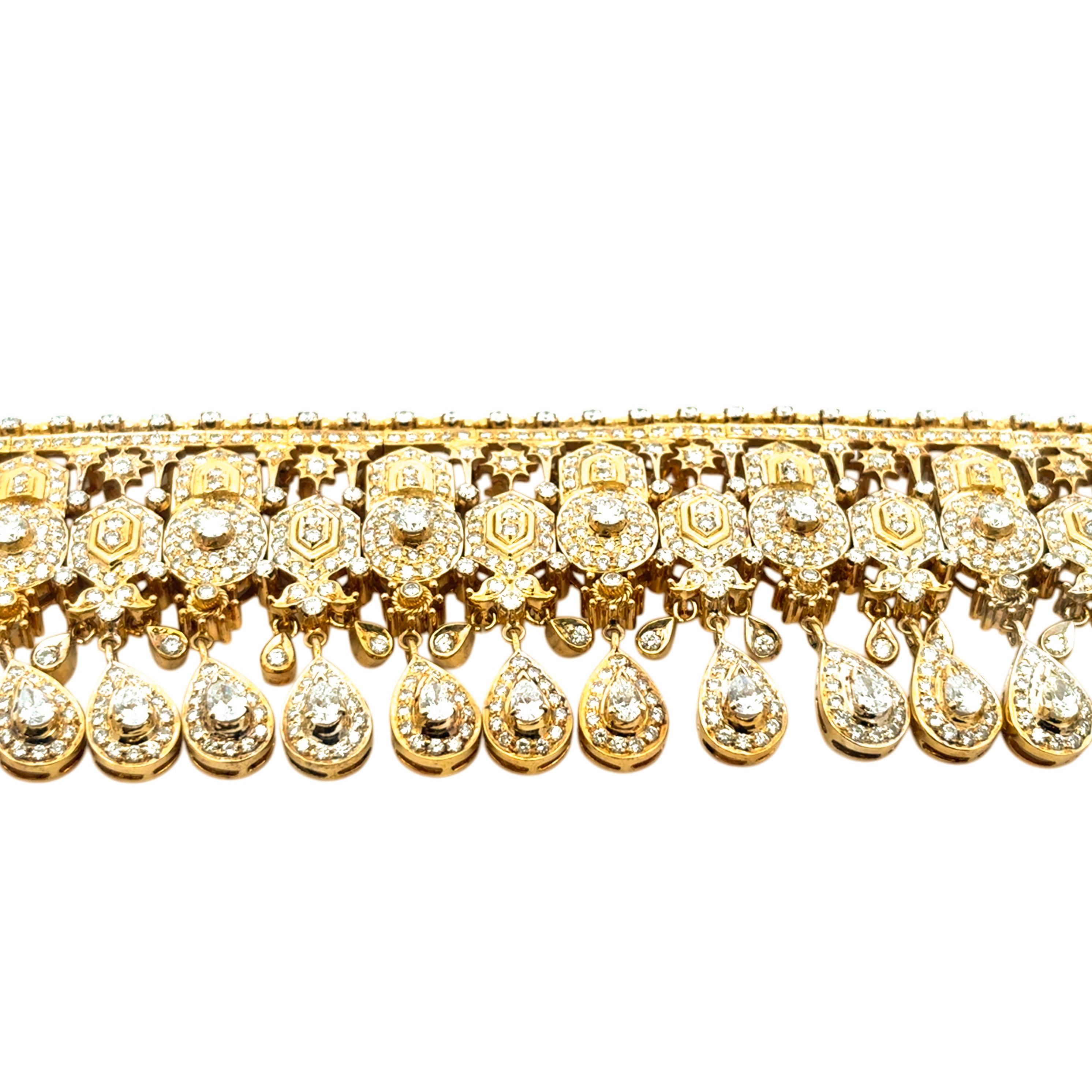 Collana girocollo indiana a più file in oro giallo 18k con diamanti da 30 carati in vendita 6