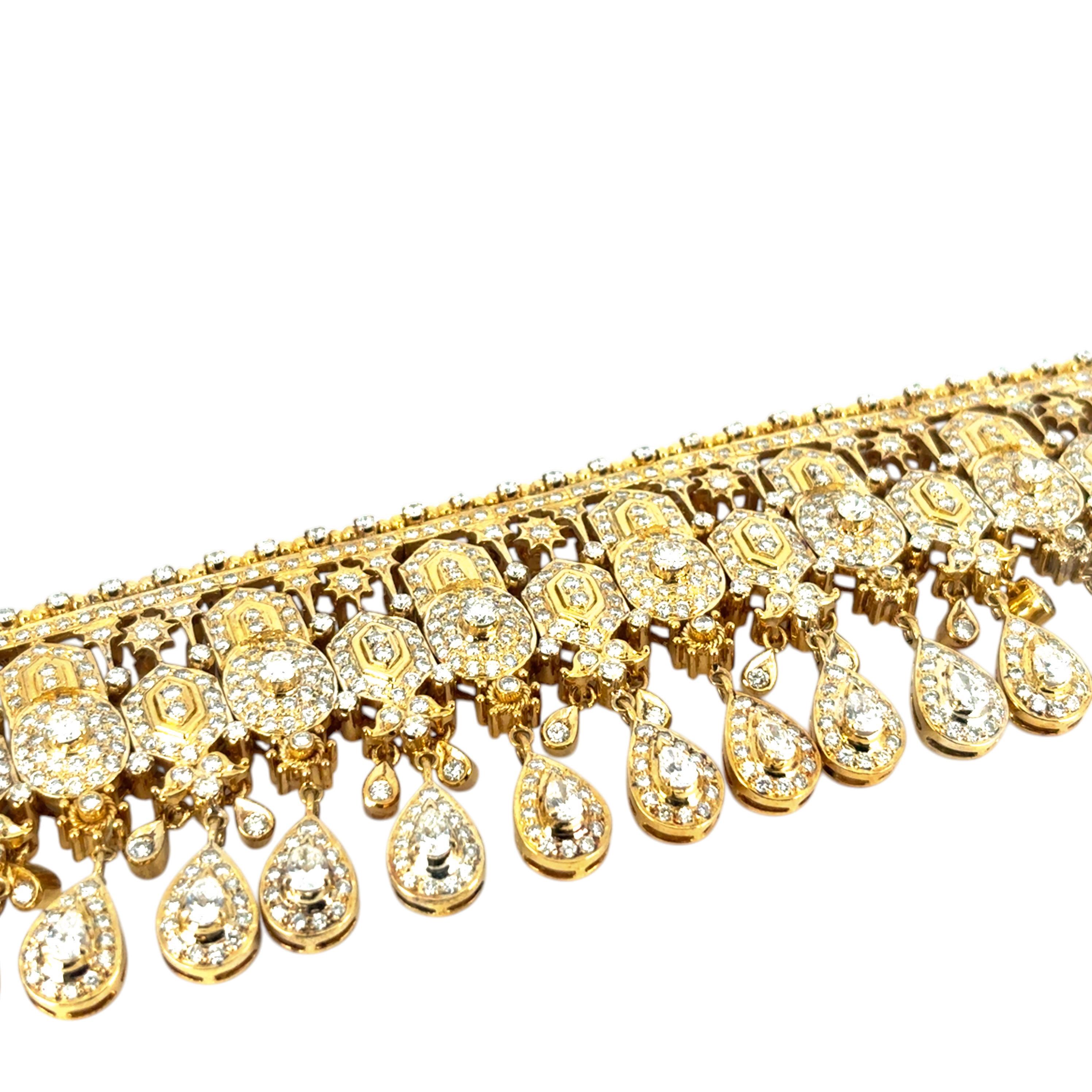 Collana girocollo indiana a più file in oro giallo 18k con diamanti da 30 carati in vendita 8