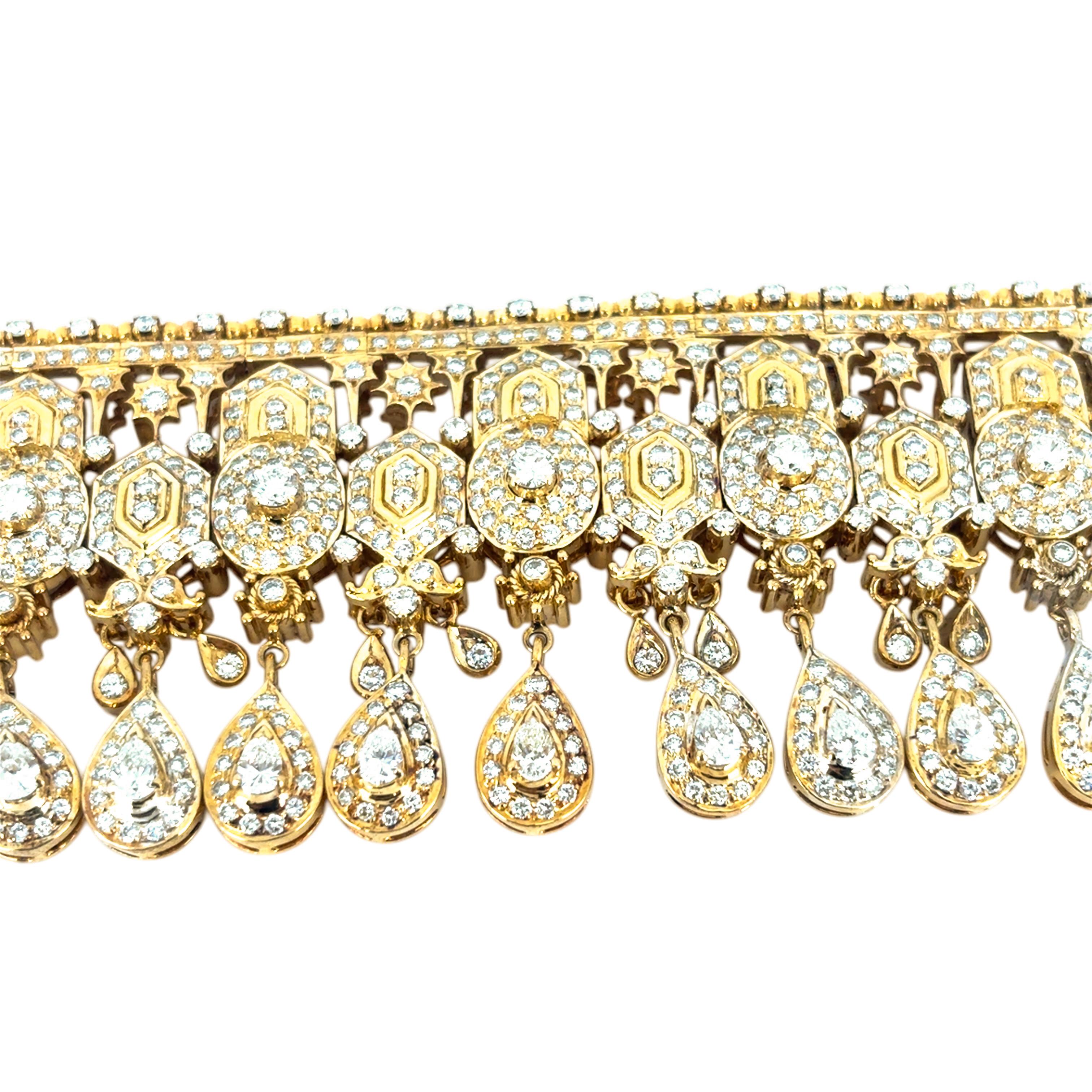 Collana girocollo indiana a più file in oro giallo 18k con diamanti da 30 carati in vendita 9