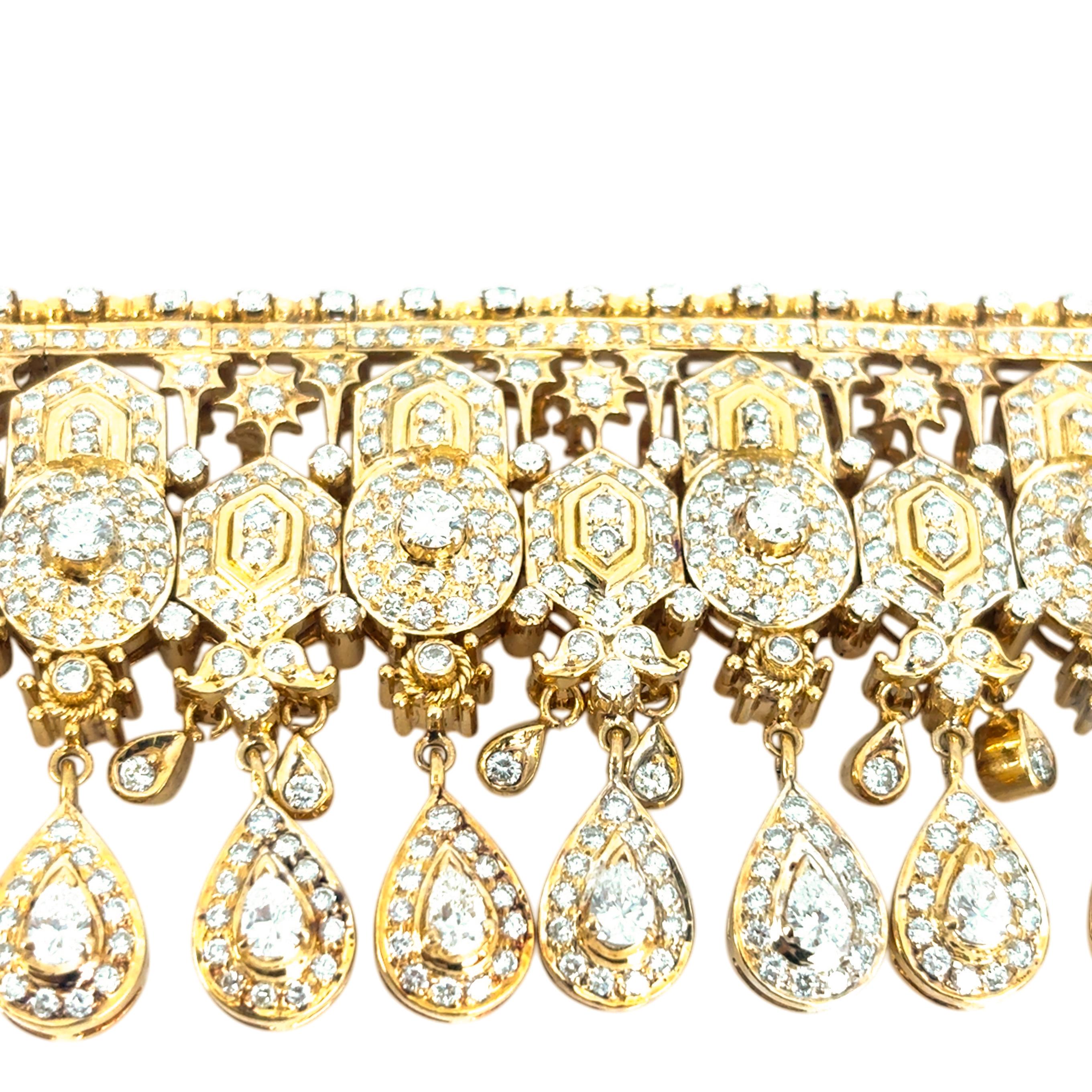 Collana girocollo indiana a più file in oro giallo 18k con diamanti da 30 carati in vendita 10
