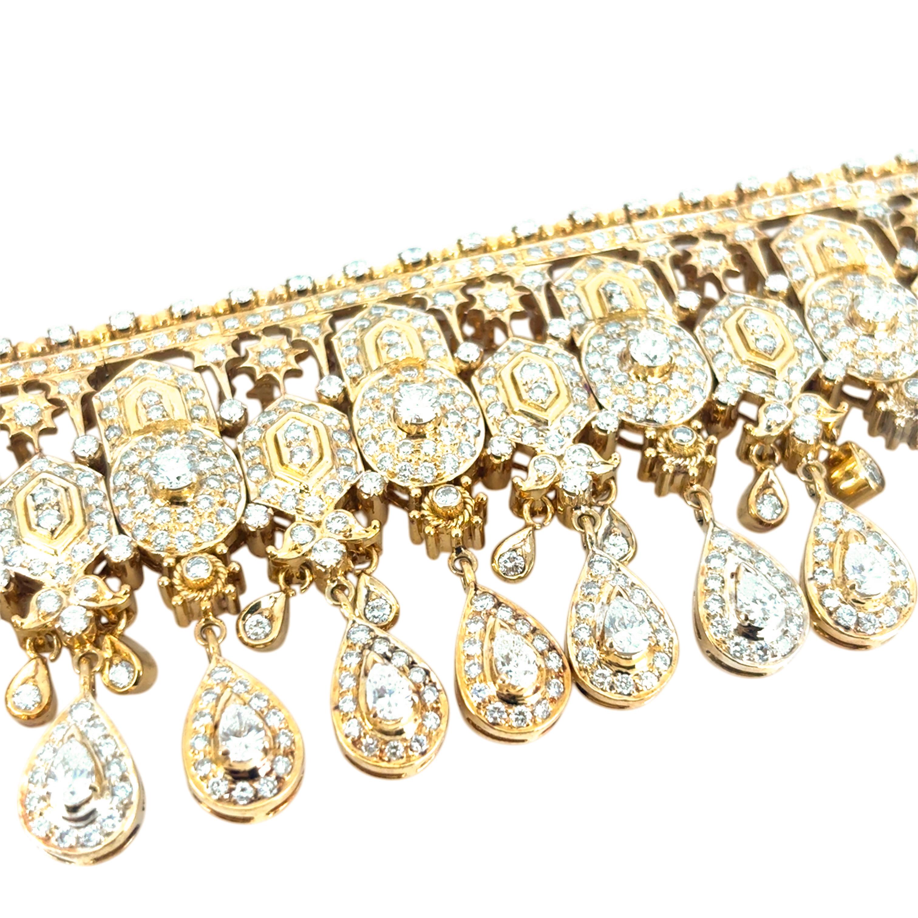 Collana girocollo indiana a più file in oro giallo 18k con diamanti da 30 carati in vendita 11