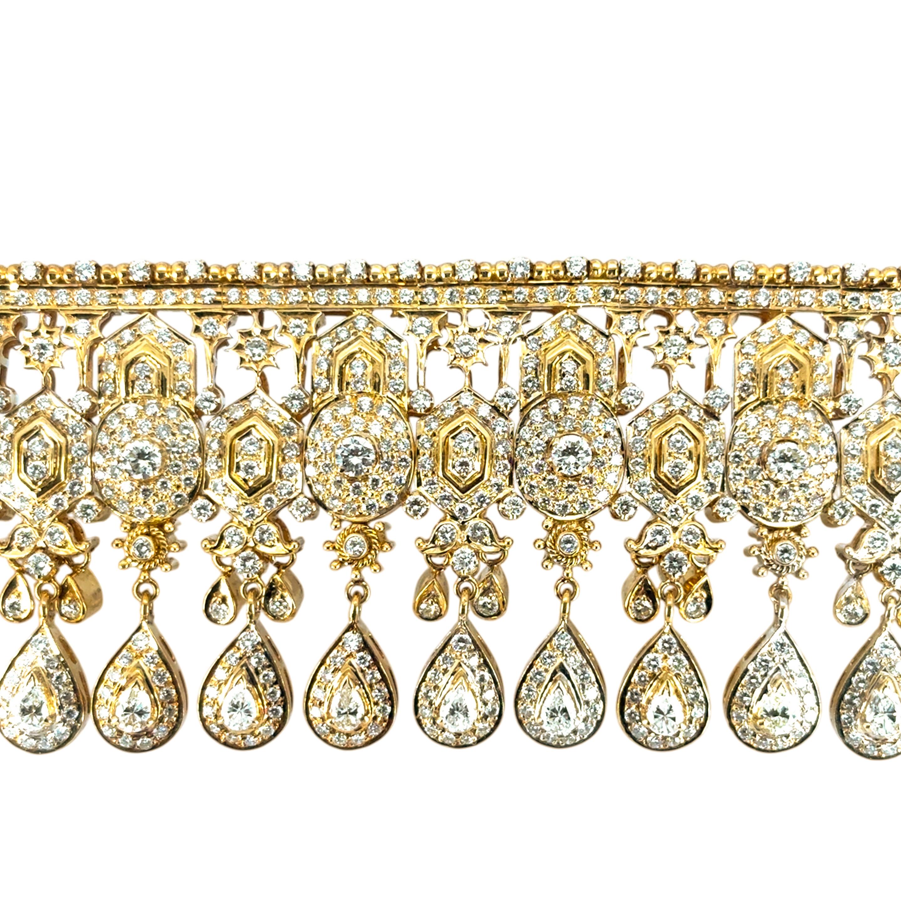 Collana girocollo indiana a più file in oro giallo 18k con diamanti da 30 carati in vendita 12