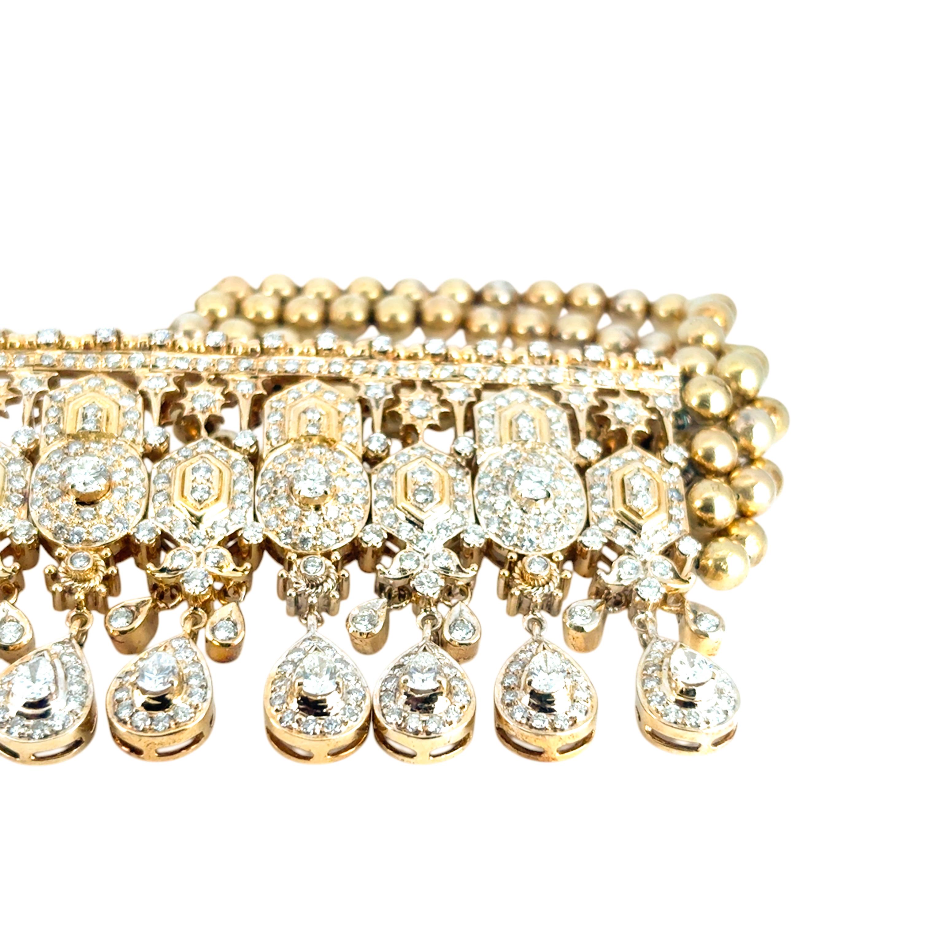 Collana girocollo indiana a più file in oro giallo 18k con diamanti da 30 carati In condizioni ottime in vendita a Boca Raton, FL