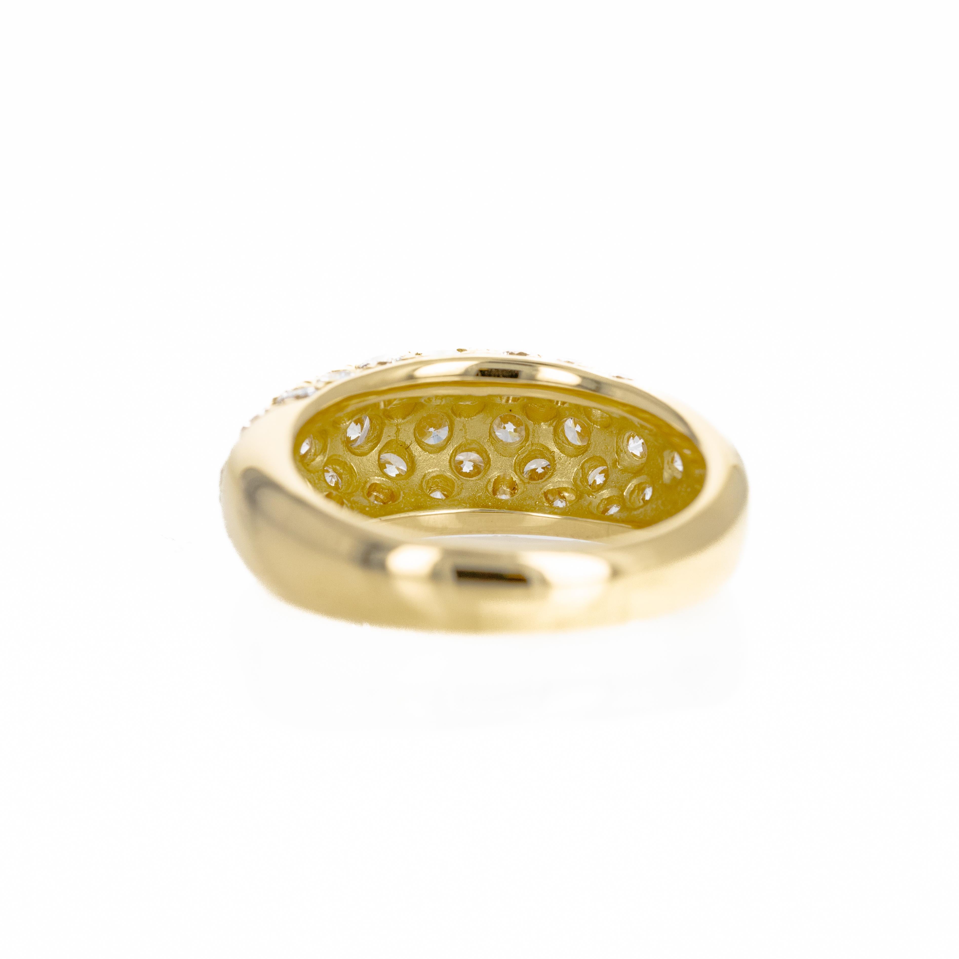 Bracelet Dome en or jaune 18 carats 3.11 carats diamant rond en pavé en vente 1