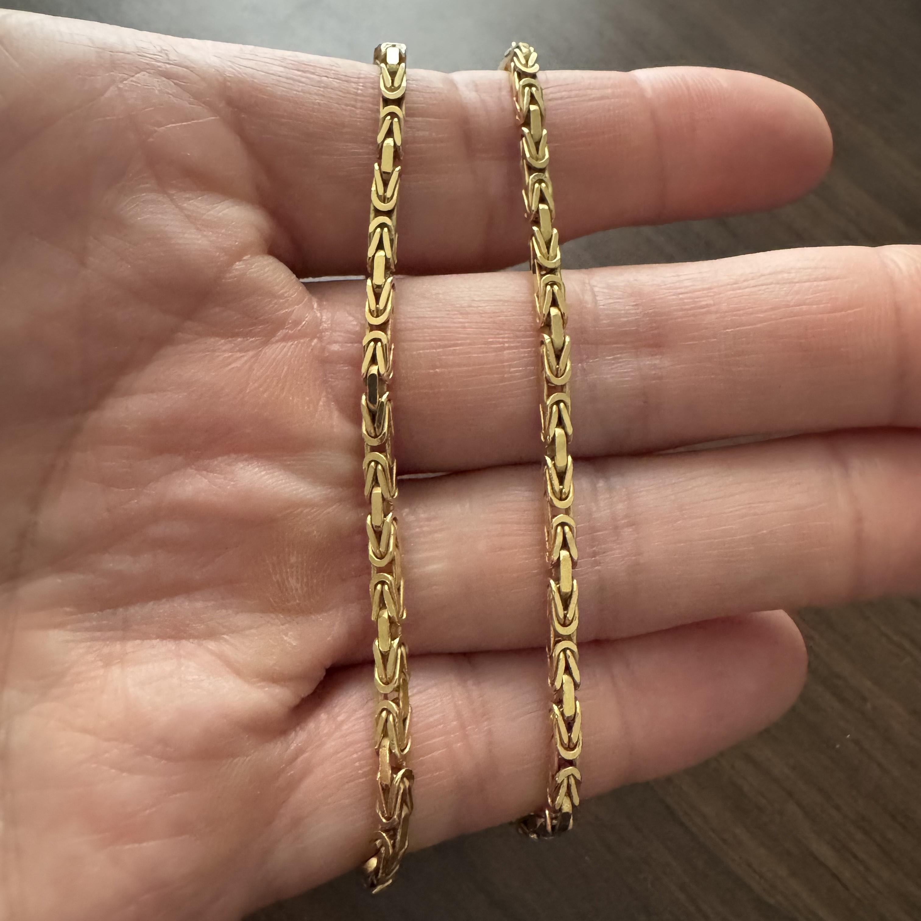 Zustand:  Ausgezeichneter Condit, Professionell gereinigt und poliert
Metall: 18k Gold (markiert und professionell getestet)
Gewicht: 31g
Länge: 19,5 Zoll
Breite: 2,5 mm
Verschluss:  Karabinerhaken
Markierungen: 