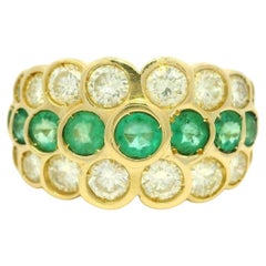 18 Karat Gelbgold 3,26 Karat Smaragd & Diamant 3 Reihen breiter Pyramiden-Ring
