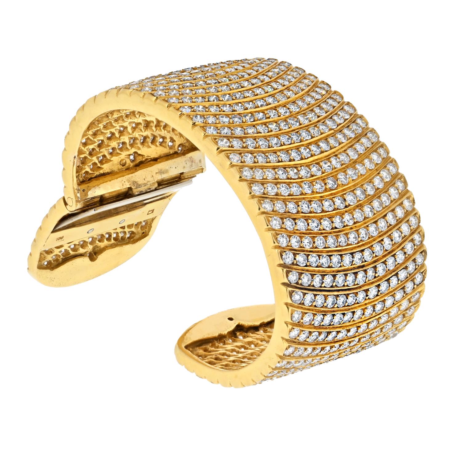 Modern 18K Yellow Gold 32cttw Round Cut Diamond Wide Cuff Bracelet For Sale