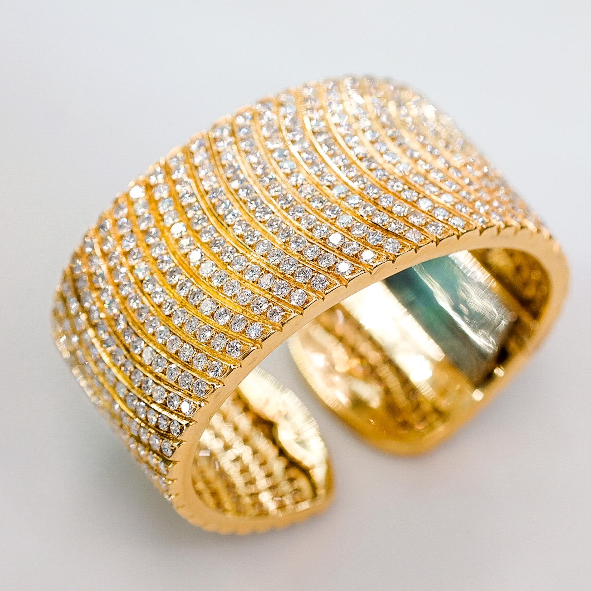 18K Yellow Gold 32cttw Round Cut Diamond Wide Cuff Bracelet For Sale 1
