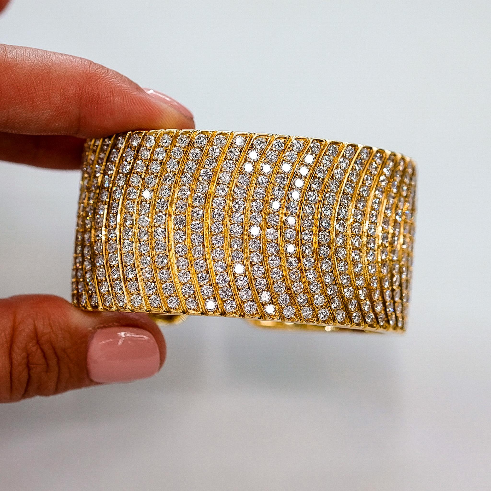 18K Yellow Gold 32cttw Round Cut Diamond Wide Cuff Bracelet For Sale 2