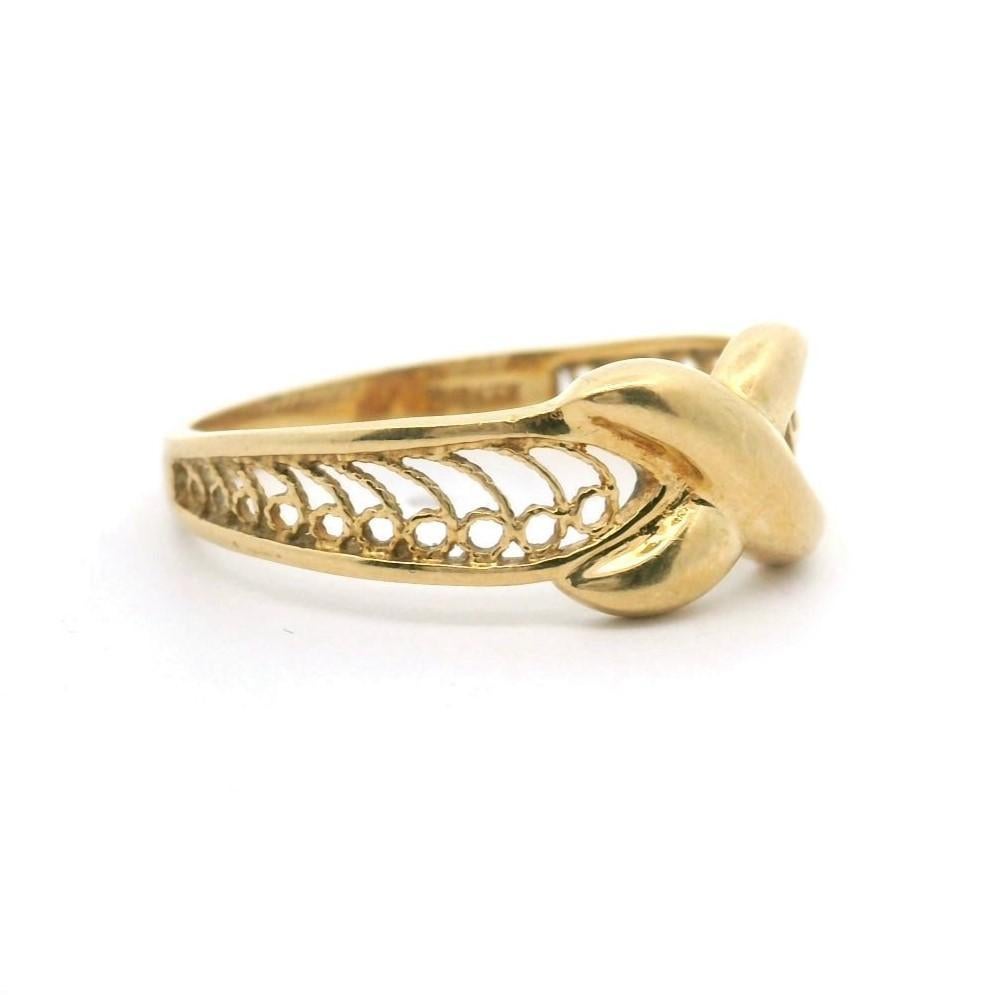 Condition:  Excellent Condition, Professionally Cleaned and Polished
Metal:  18k Gold (Marked, and Professionally Tested)
Weight:  3.2g
Width:  7.5mm at front, 2.5mm at back
Size: 9
Markings:  