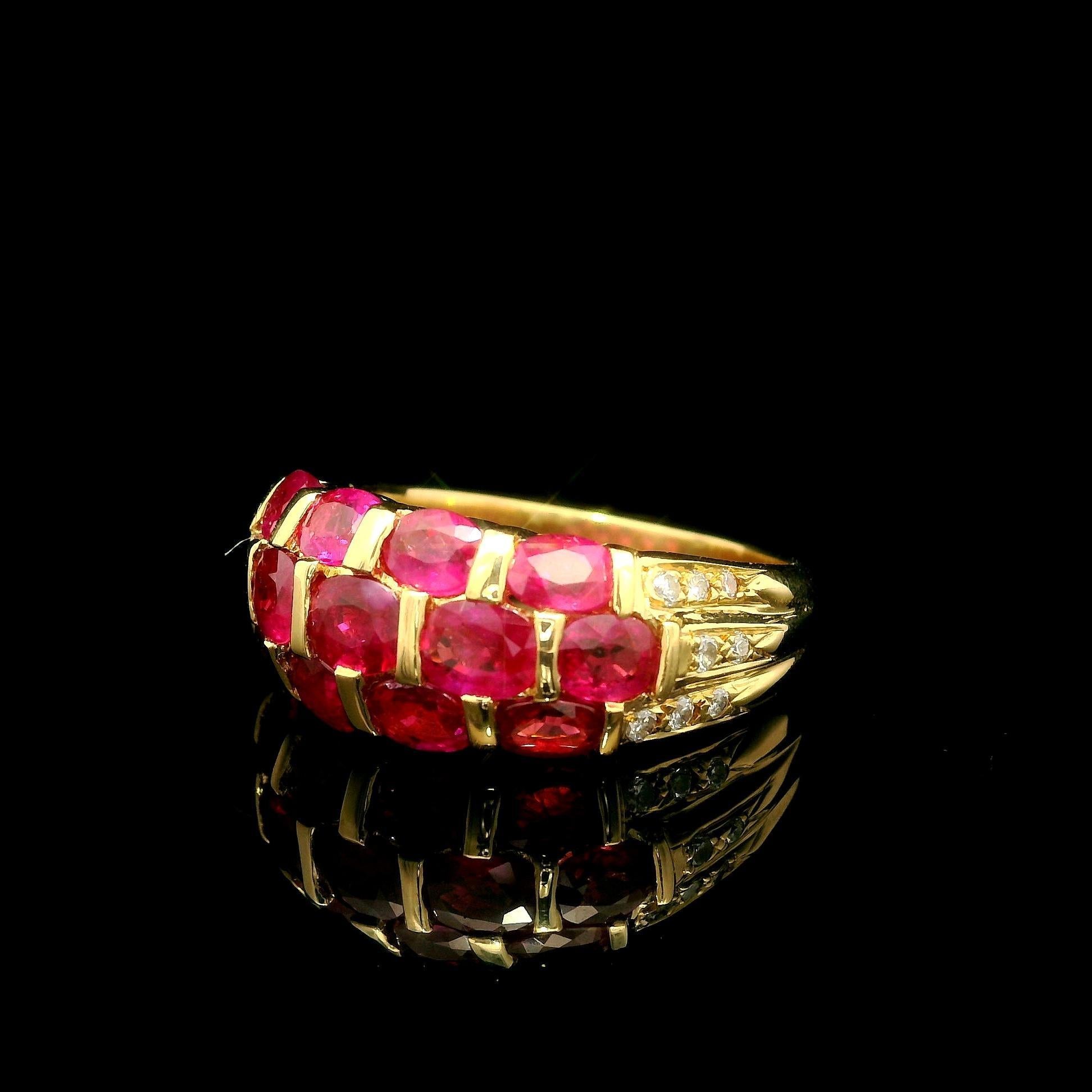 Anello a fascia larga e bombata in oro giallo 18k con rubino e diamante incastonati a barra ovale da 3,47 carati in vendita 1