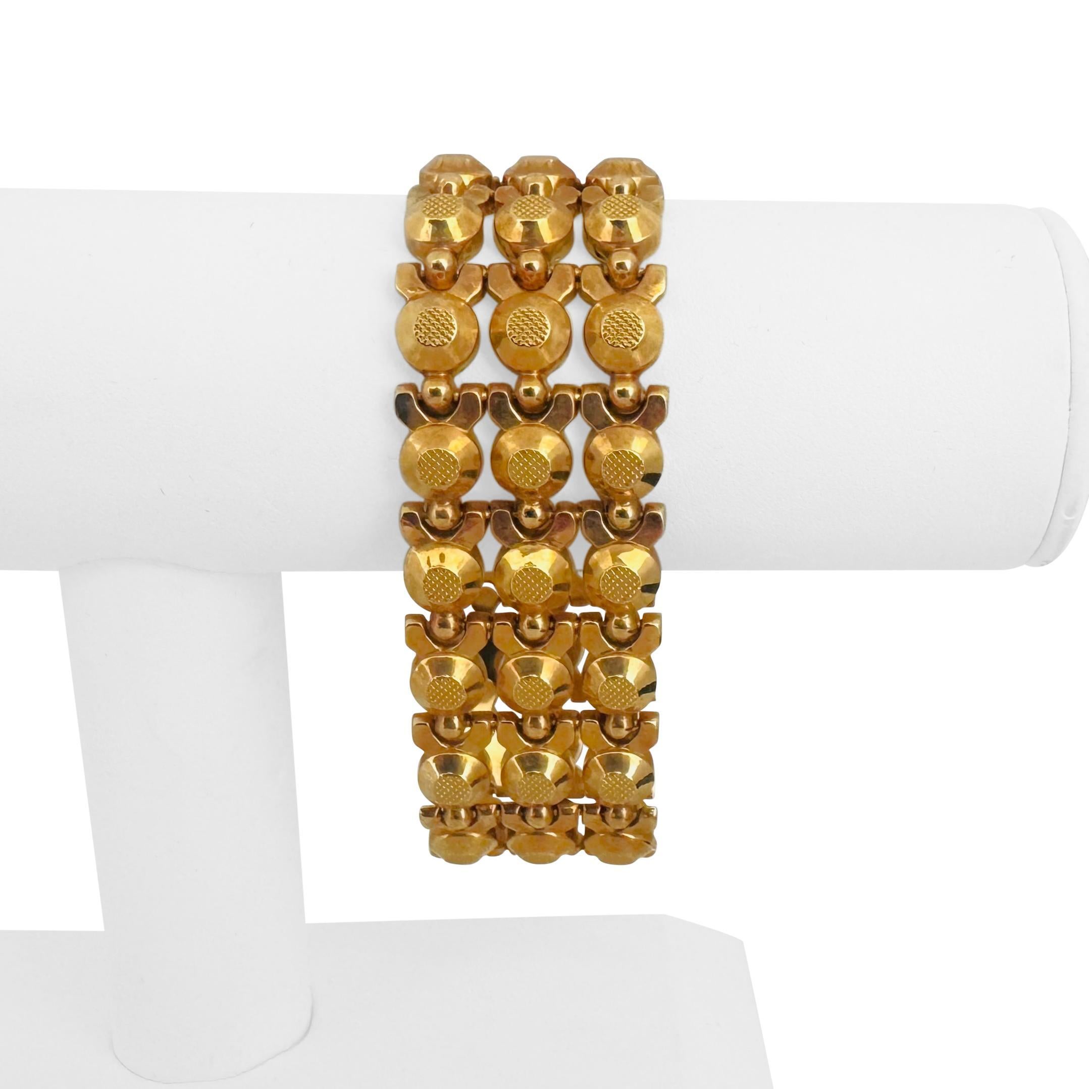 Zustand:  Ausgezeichneter Condit, Professionell gereinigt und poliert
Metall: 18k Gold (markiert und professionell getestet)
Gewicht: 34,1g
Länge: 7,5 Zoll
Breite: 26 mm
Verschluss: Box Tab Insert mit Sicherheitsverriegelung
Markierungen: 