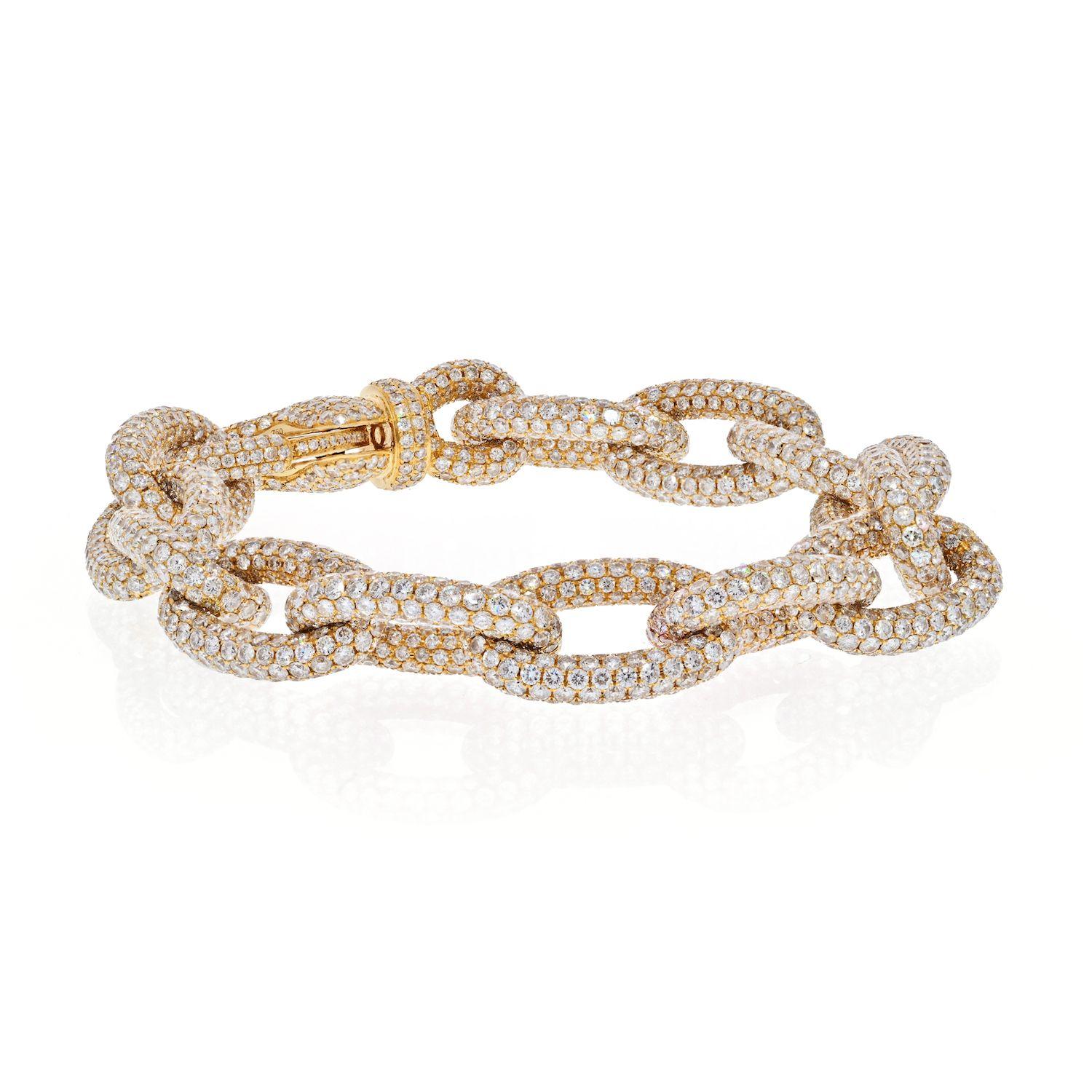 Absolutely stunning this is a must have diamond bracelet.
Made in 18K Yellow Gold munted with round brilliant cut diamonds of 35 cttw.
Style: Opel Link Pave Set 
Diamond Quality: F-G color, VS-SI clarity.
Length: 8 inches.