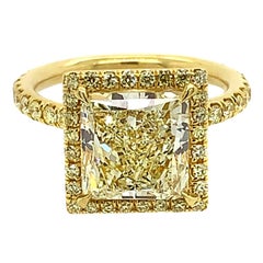 18 Karat Yellow Gold 3.57 Carat Princess Cut Diamond Ring