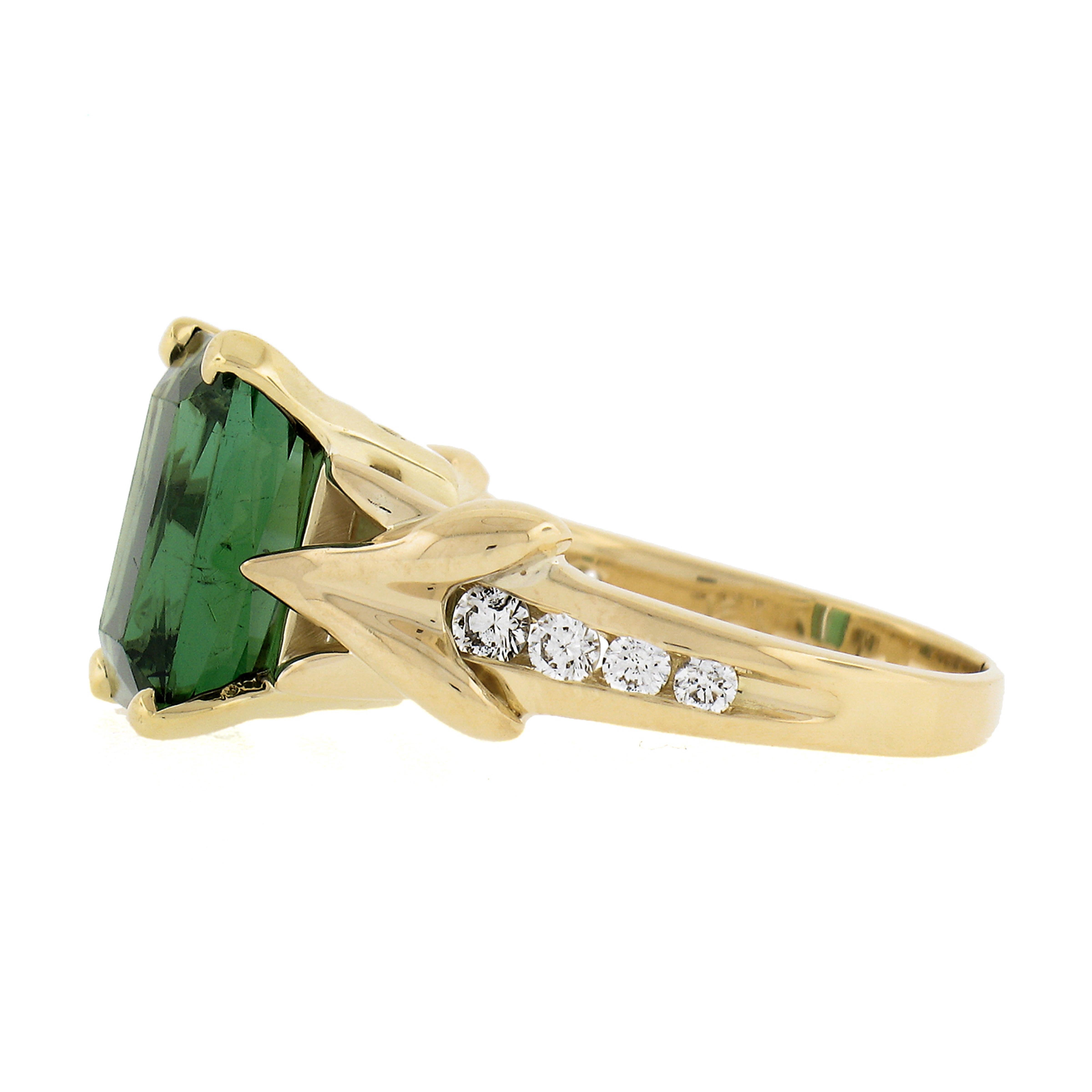 Women's 18K Yellow Gold 3.70ctw Green Tourmaline w/ Diamond Solitaire Cocktail Ring For Sale