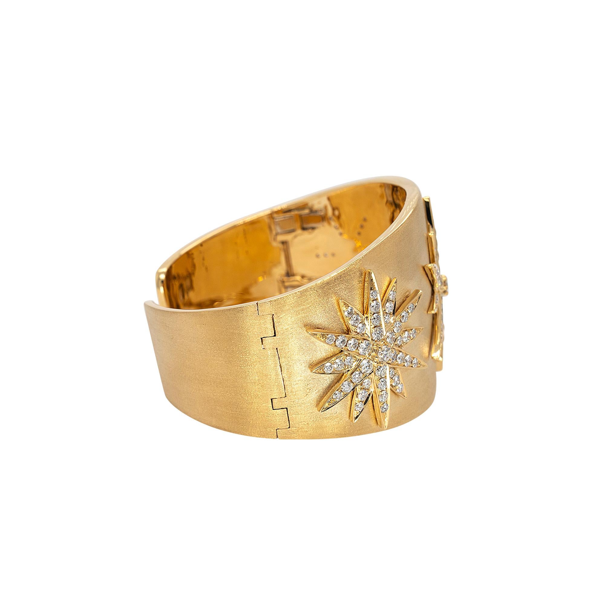 Taille ronde Fermoir du bracelet en or jaune 18 carats avec diamants naturels brillants ronds de 3,73 carats en vente