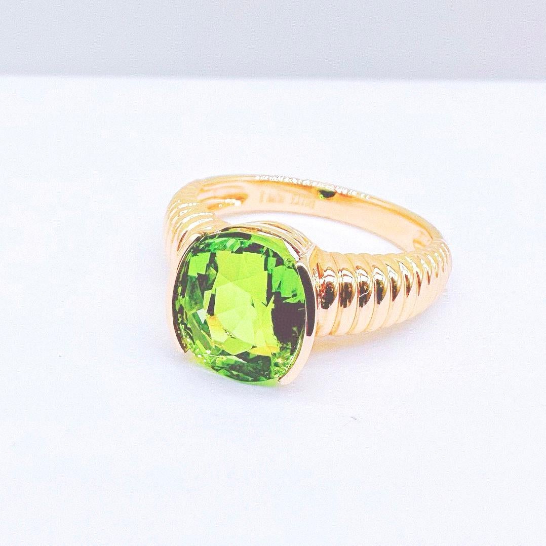 Modern 18K Yellow Gold 3.77 CT Tourmaline Ring For Sale
