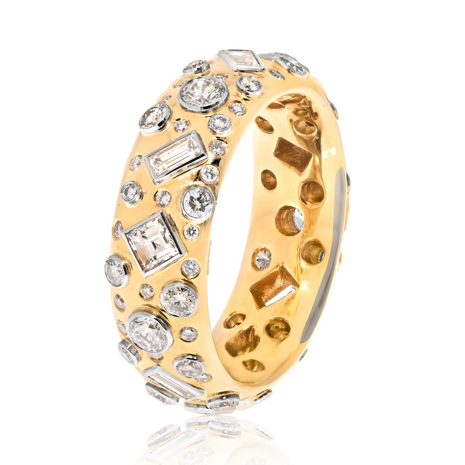 Contemporary 18K Yellow Gold 3.82cttw Mixed Cuts Diamond Cigar Band For Sale
