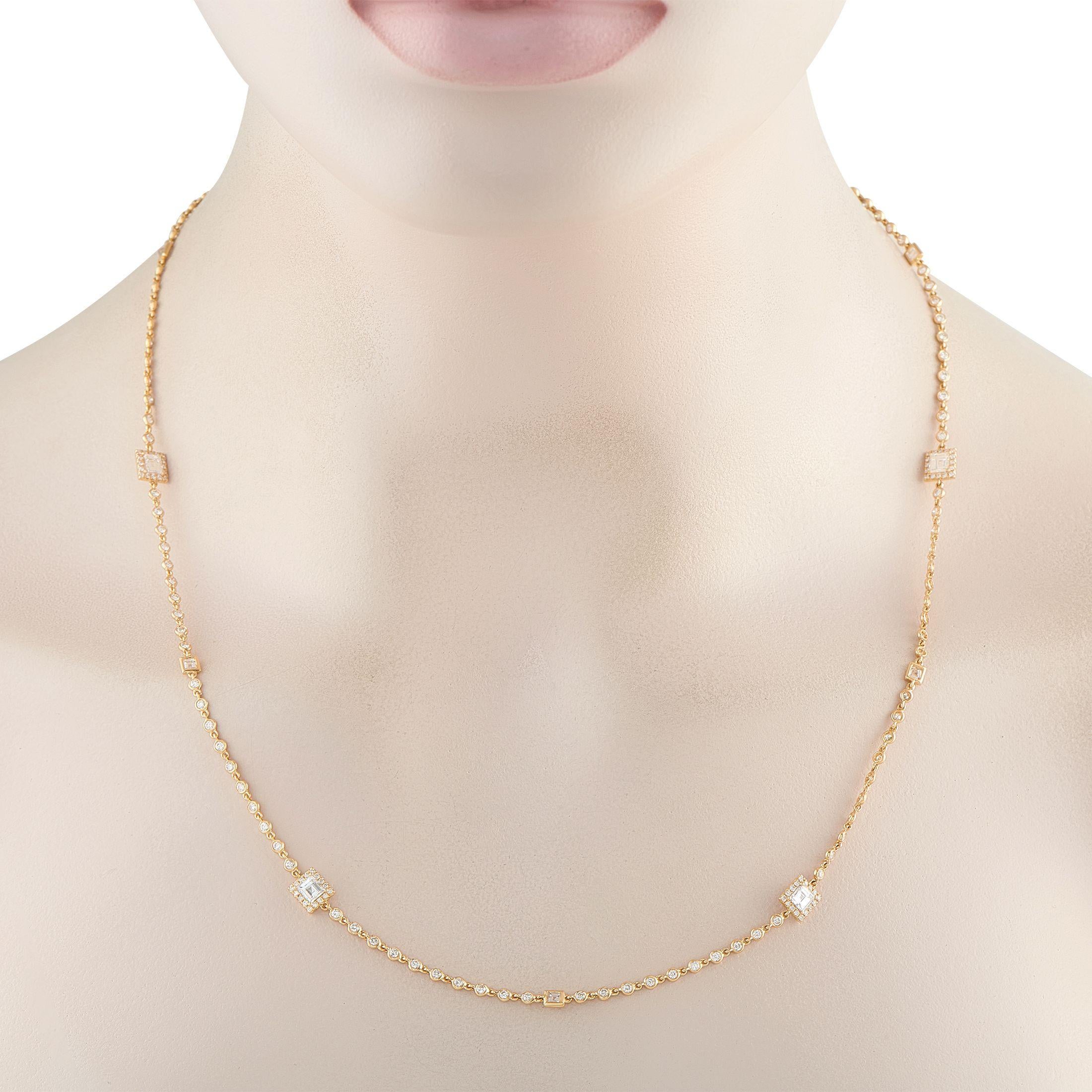 Ce collier époustouflant est idéal pour tous ceux qui ont un sens du style discret. Fabriqués en or jaune 18 carats, les diamants de taille princesse totalisant 1,70 carats apportent la touche de sophistication parfaite. Des diamants supplémentaires