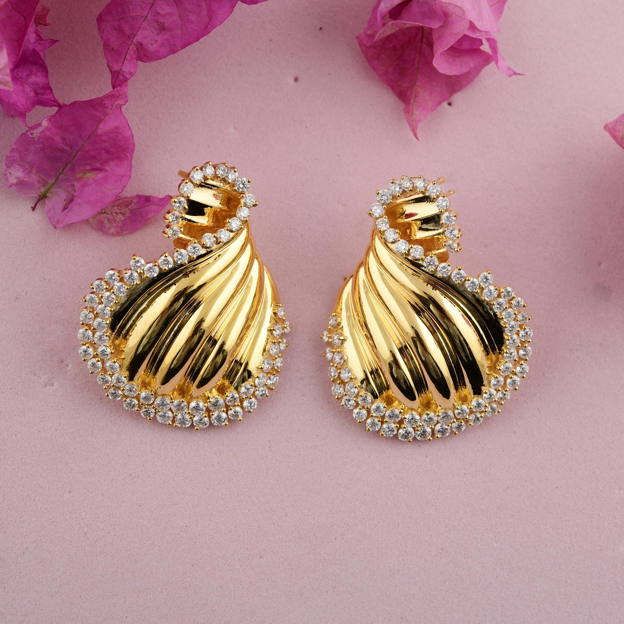 Women's 18k Yellow Gold 3.86 Carat SI Clarity HI Color Diamond Swirl Drop Earrings For Sale
