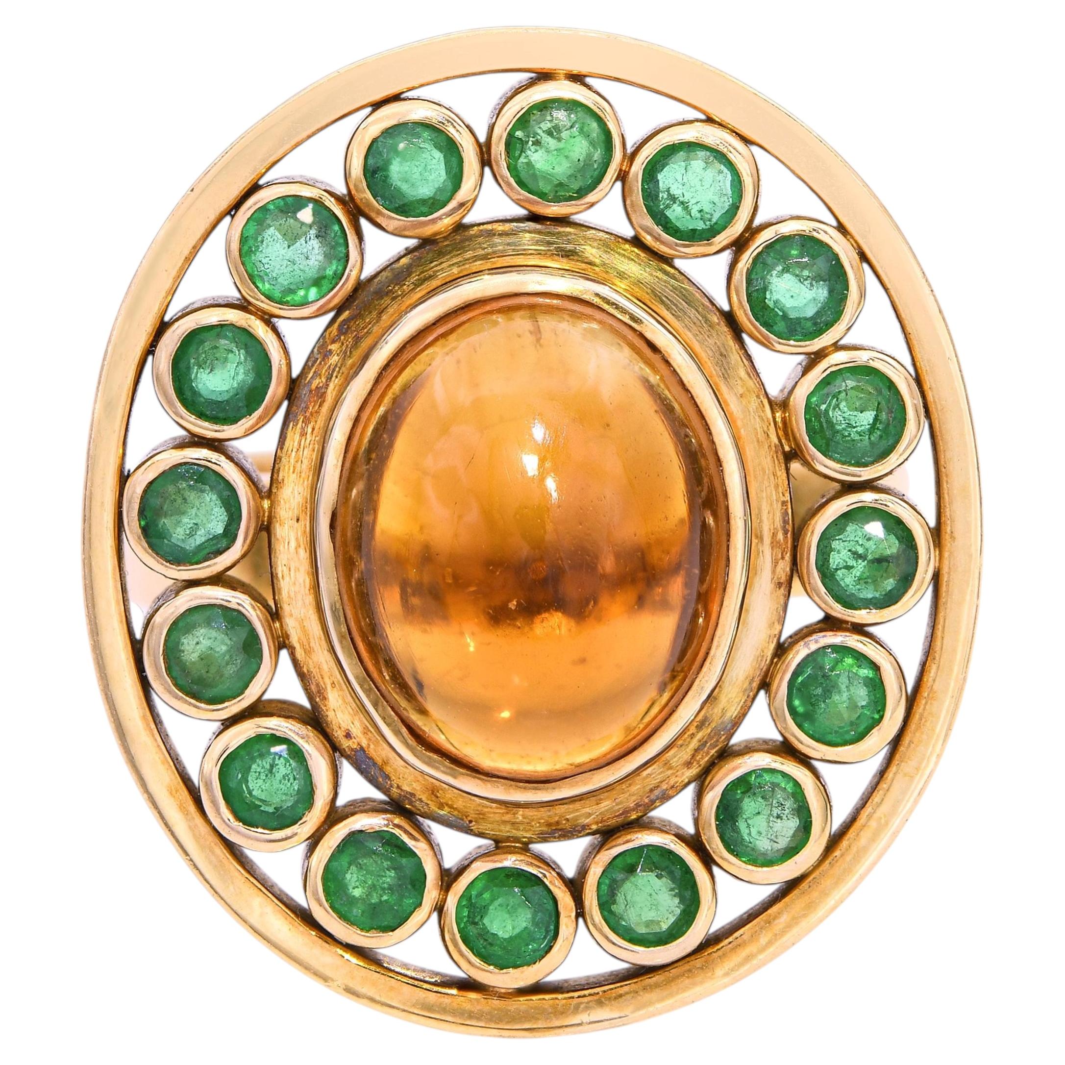 Anello in oro giallo 18k con cabochon di citrino e smeraldo da 3,87 ct.