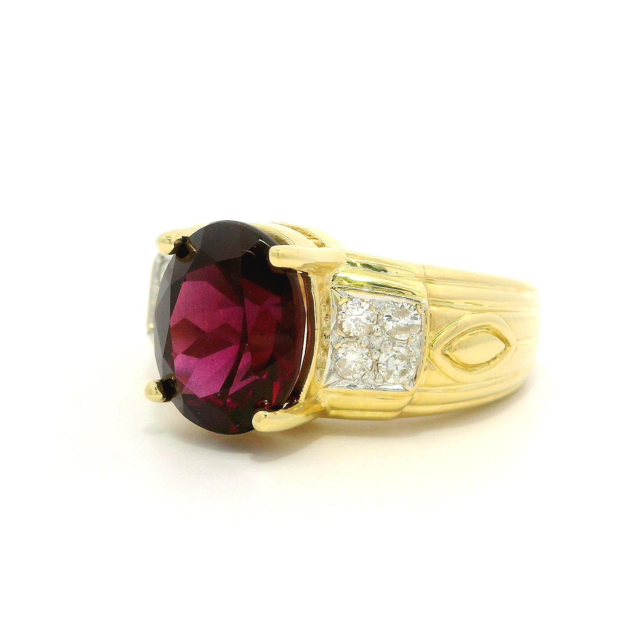 18k Gelbgold 3,91ctw Rhodolith Granat Pave Diamant Seiten massiv Ring (Ovalschliff) im Angebot