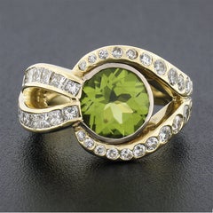 18k Yellow Gold 3.94ct Round Bezel Peridot Solitaire & Diamond Open Overlap Ring