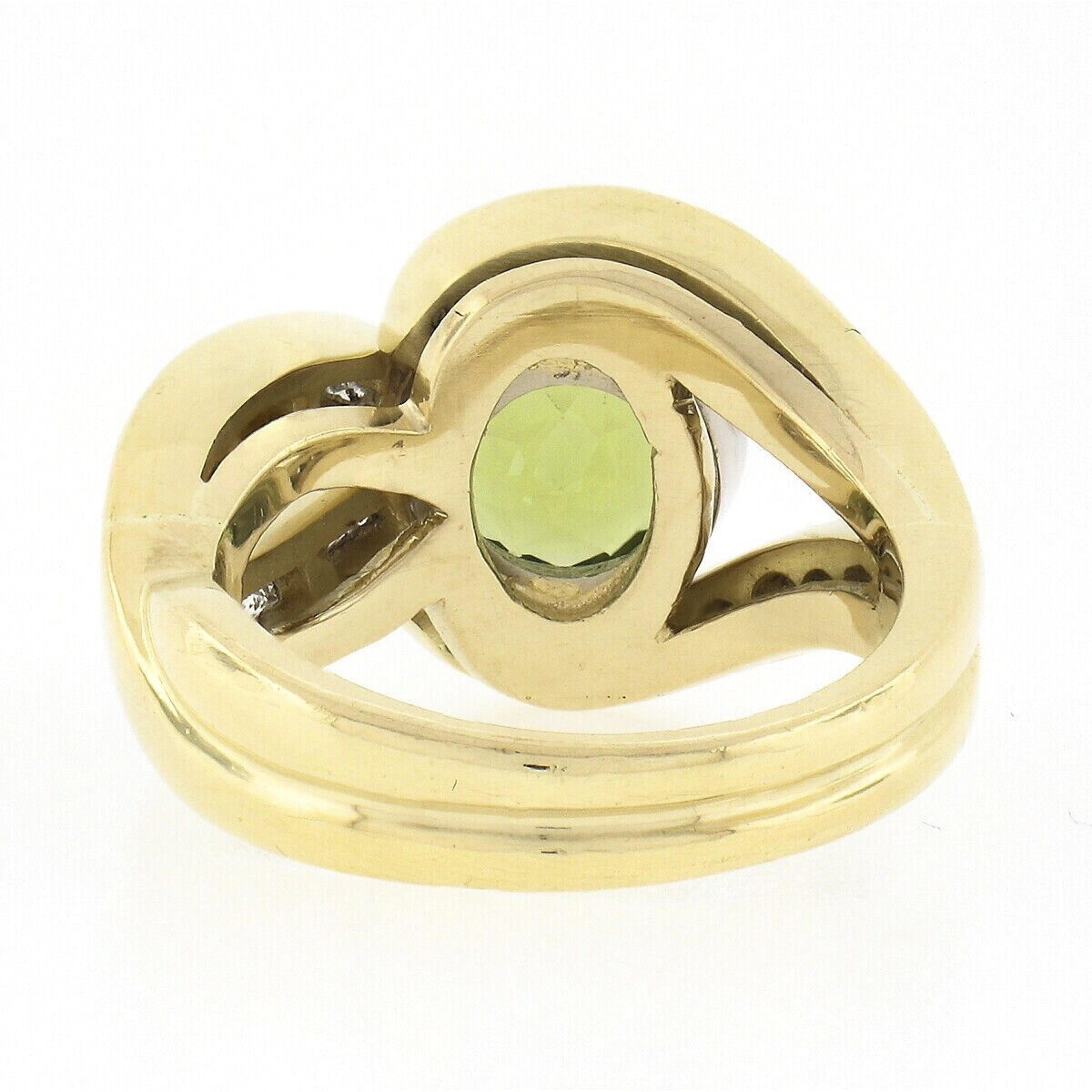 18k Yellow Gold 3.94ct Round Bezel Peridot Solitaire & Diamond Open Overlap Ring For Sale 2