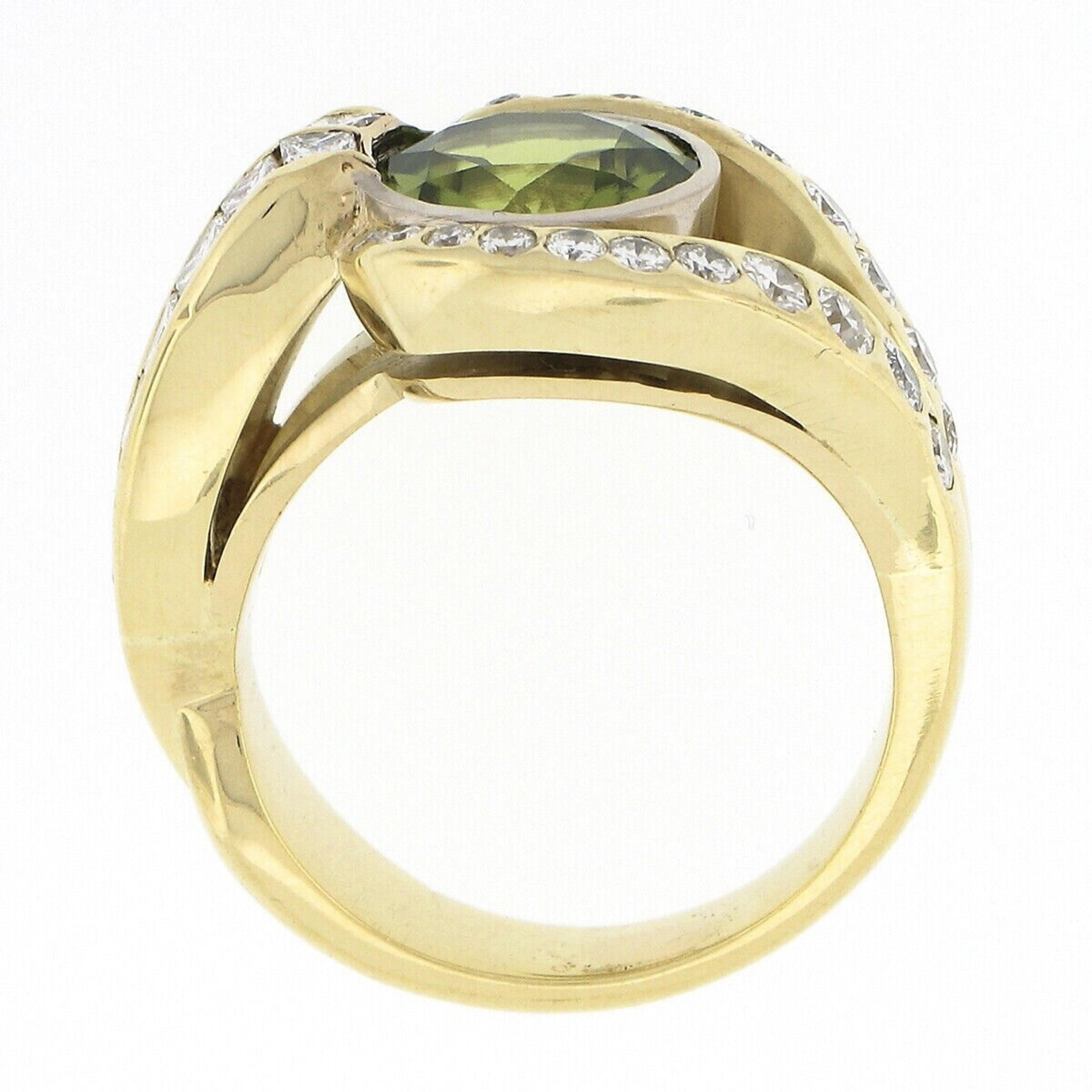 18k Yellow Gold 3.94ct Round Bezel Peridot Solitaire & Diamond Open Overlap Ring For Sale 3