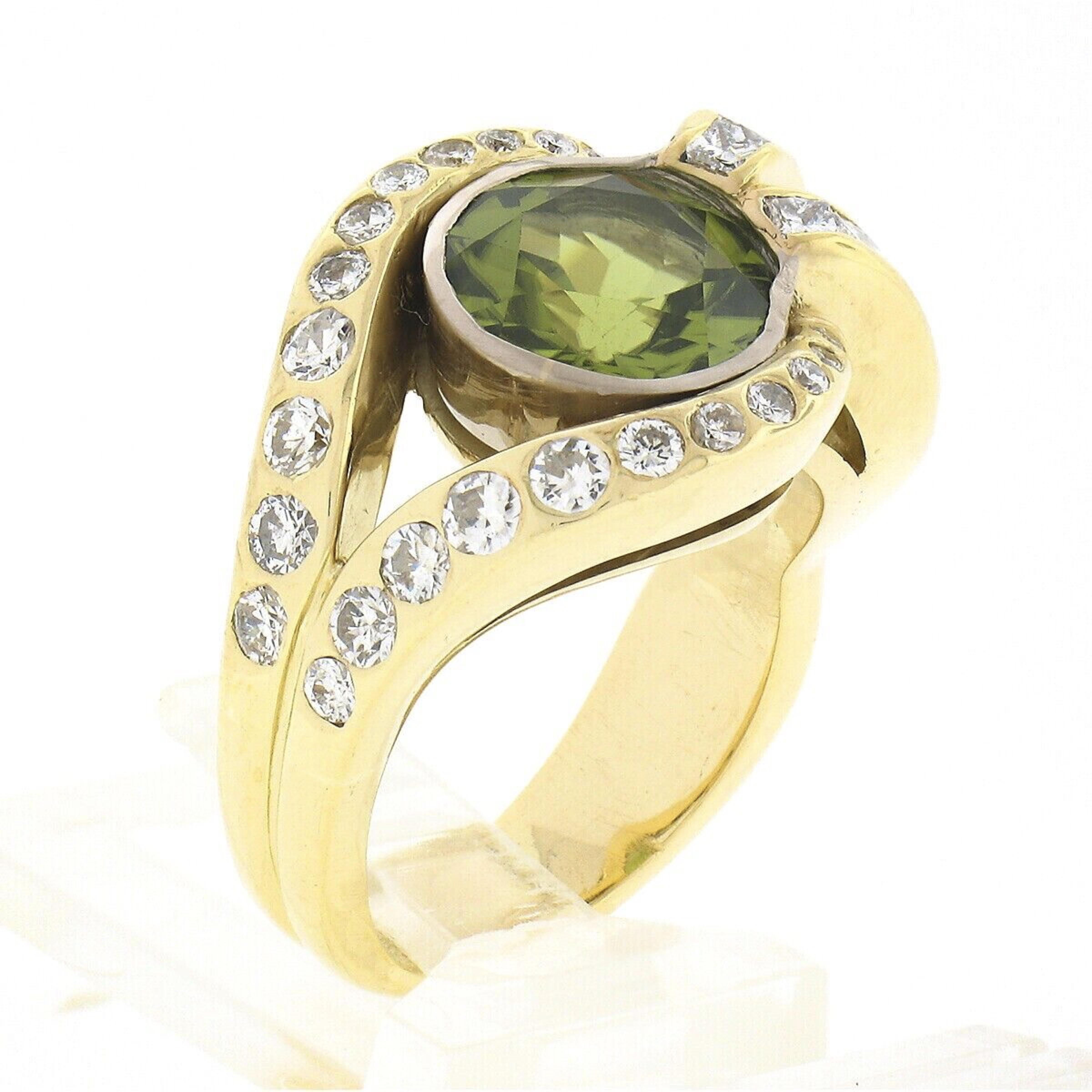 18k Yellow Gold 3.94ct Round Bezel Peridot Solitaire & Diamond Open Overlap Ring For Sale 4