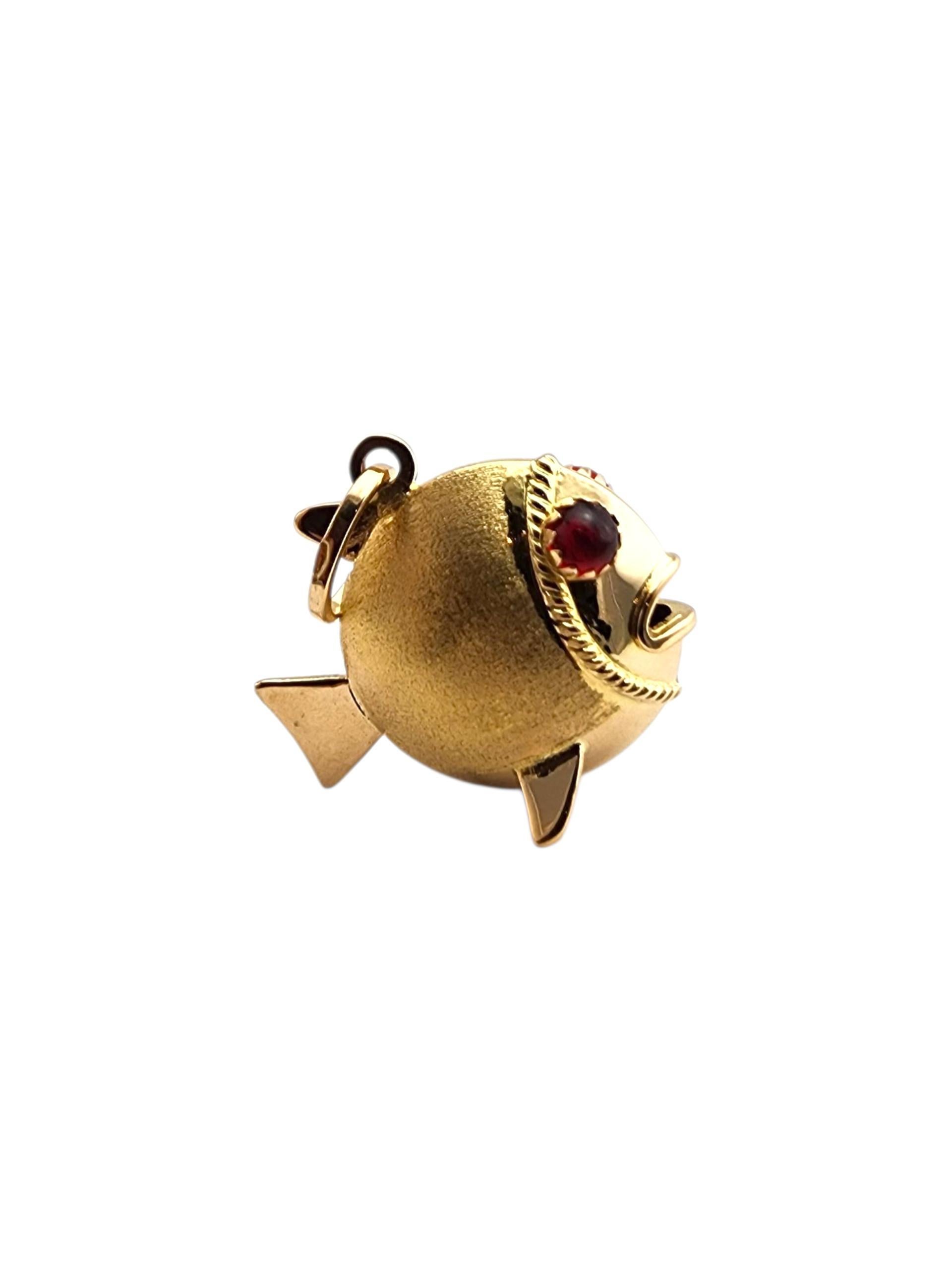 Charm a forma di pesce in oro giallo 18K

Questo charm a forma di pesce in oro giallo 18 carati 3D presenta un design elegante e lucido che simboleggia l'abbondanza, la fortuna e la crescita spirituale. Realizzato con dettagli raffinati in oro