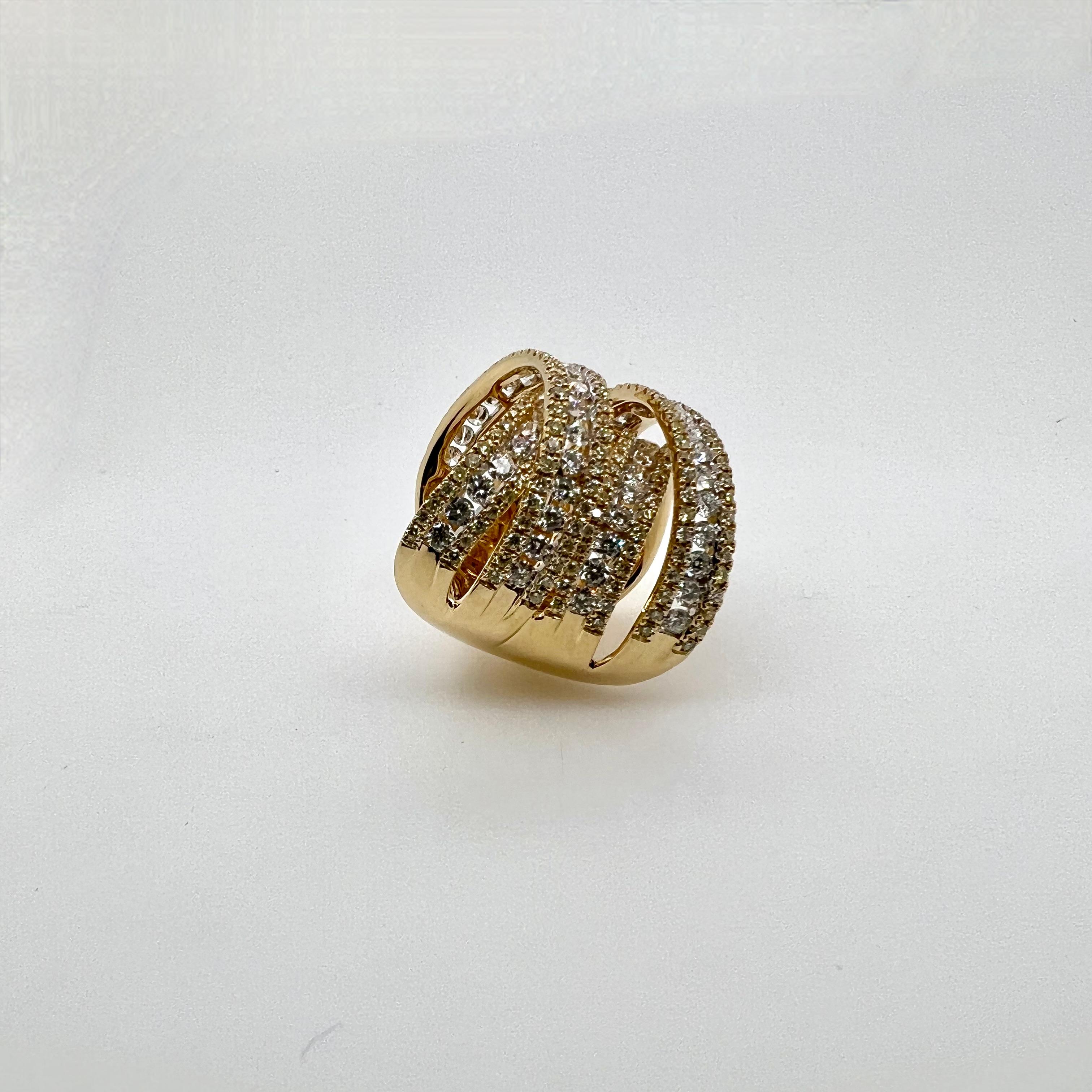 18k Yellow Gold 4 Row Diamond Band Ring In New Condition For Sale In Carrollton, TX