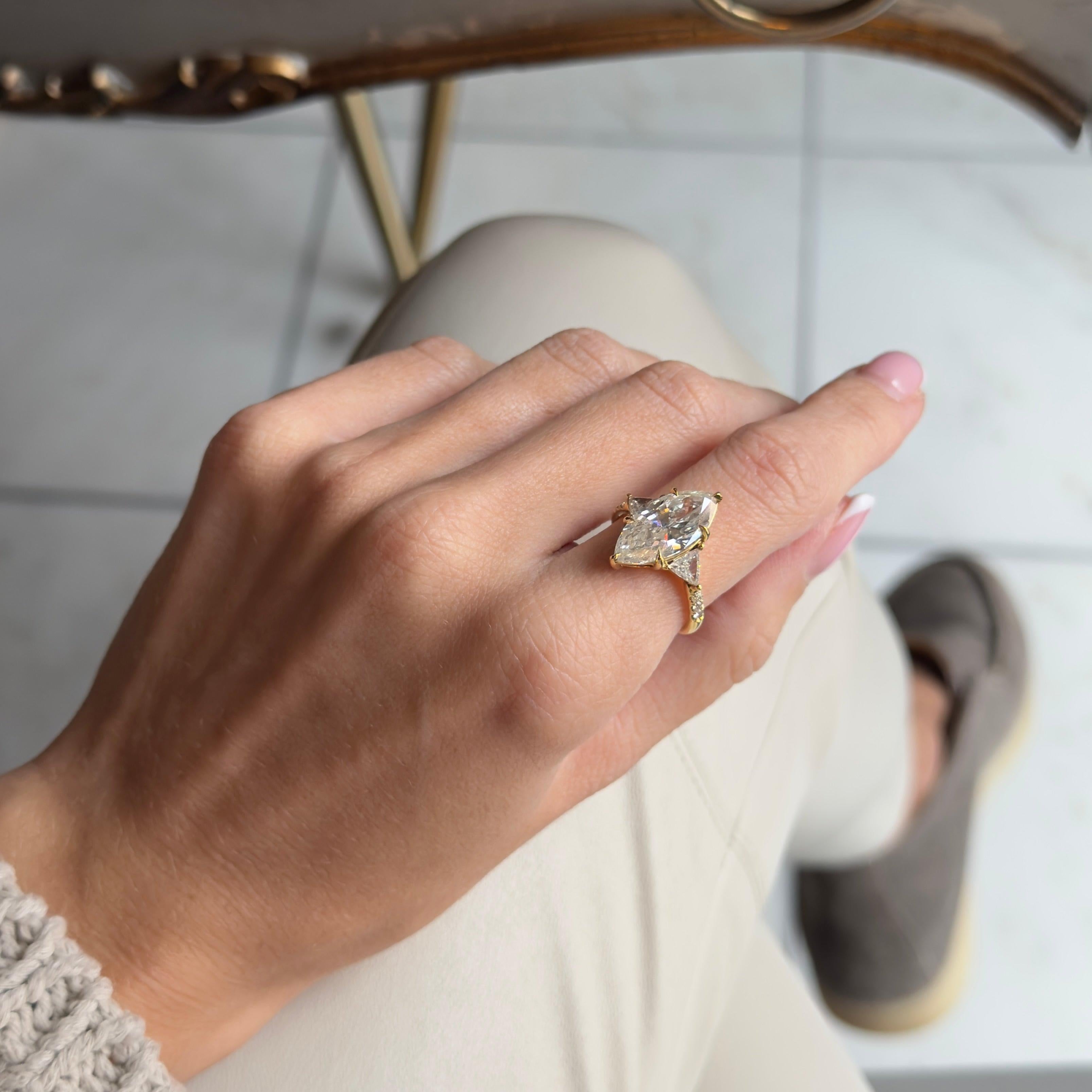 Bague de fiançailles en or jaune 18 carats avec diamant marquise de 4,05 carats Neuf - En vente à Cape May, NJ