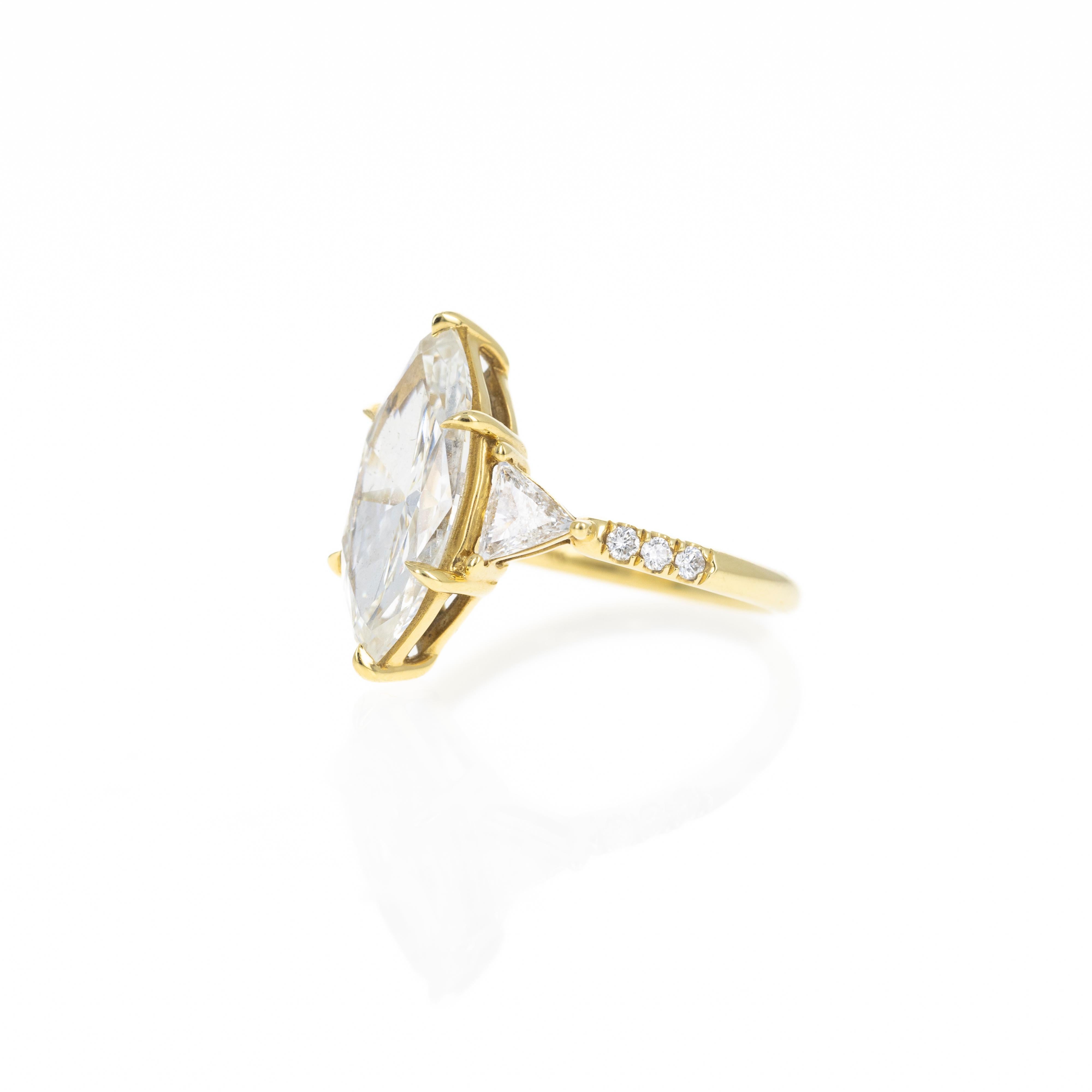 Bague de fiançailles en or jaune 18 carats avec diamant marquise de 4,05 carats en vente 2