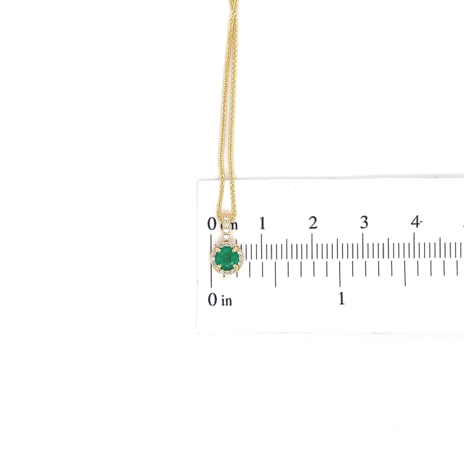 Pendentif en or jaune 18K avec émeraude fine et diamant de 0,40ct et chaîne 18K de 18