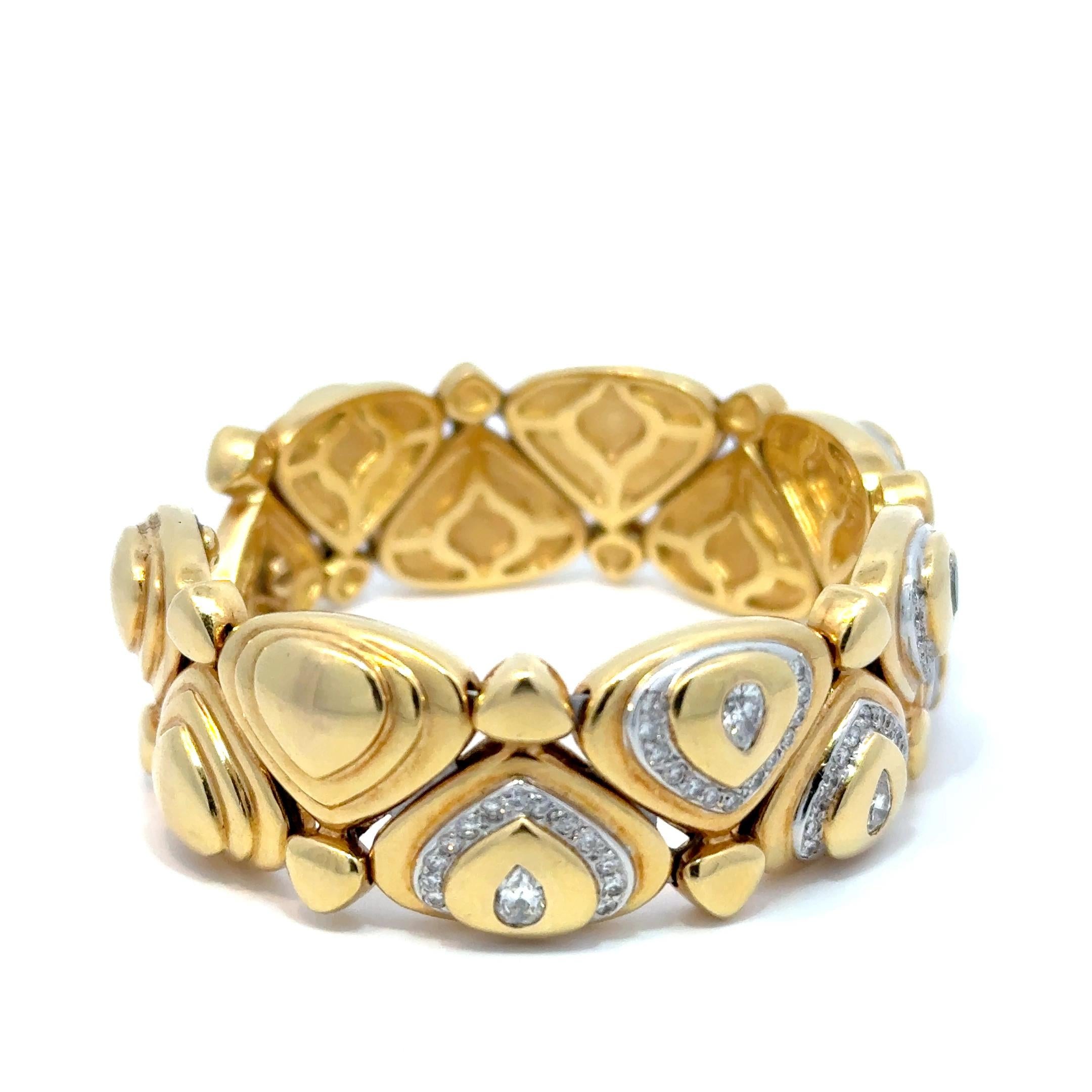 Bracelet manchette en or jaune 18k 4.0ct VS Diamond Cuff Bangle Bon état - En vente à Palm Beach, FL