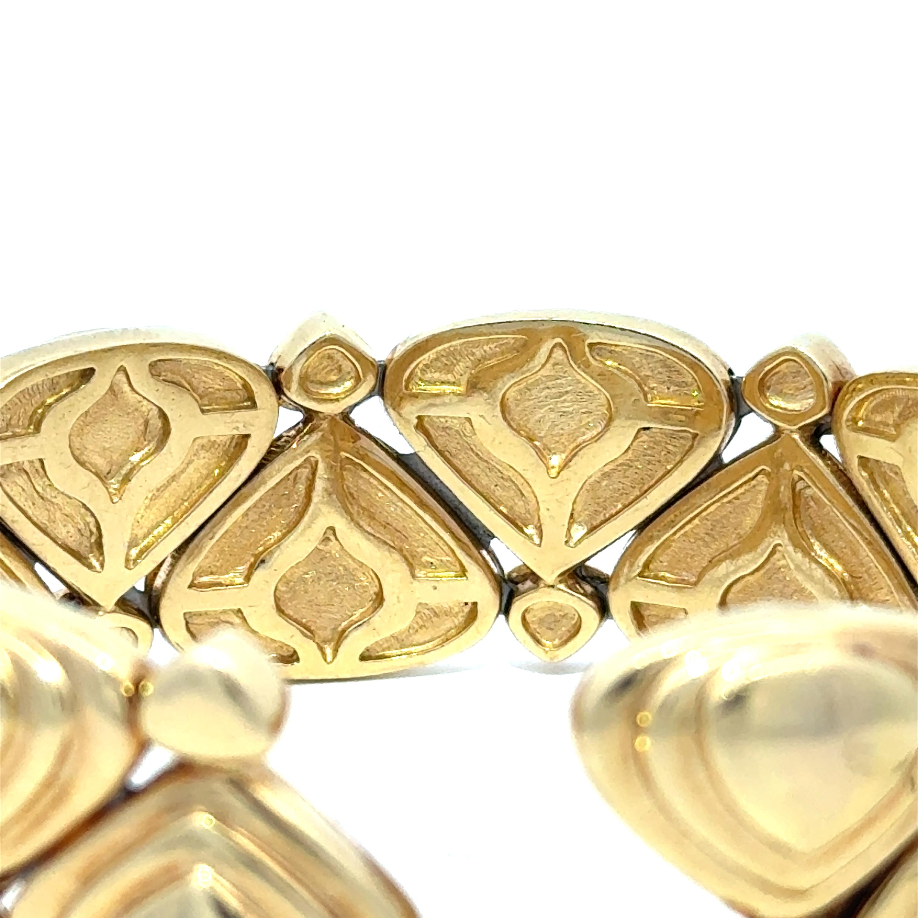 Bracelet manchette en or jaune 18k 4.0ct VS Diamond Cuff Bangle Pour femmes en vente