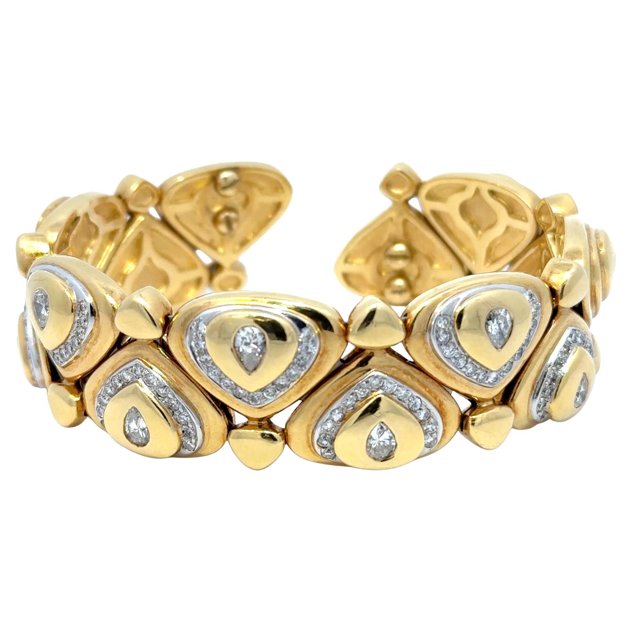 Bracelet manchette en or jaune 18k 4.0ct VS Diamond Cuff Bangle en vente