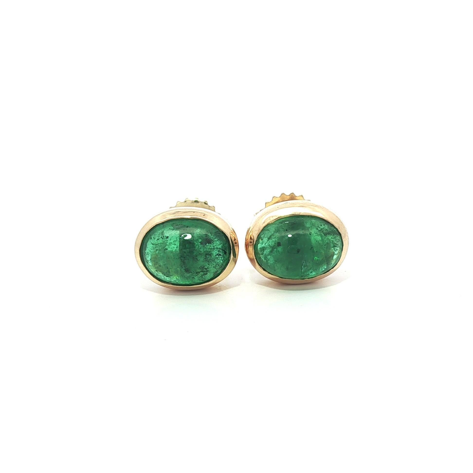 Taille cabochon Boucles d'oreilles en or jaune 18 carats 4.19ctw Oval Cabochon Cut Bezel Emerald Stud Earrings en vente