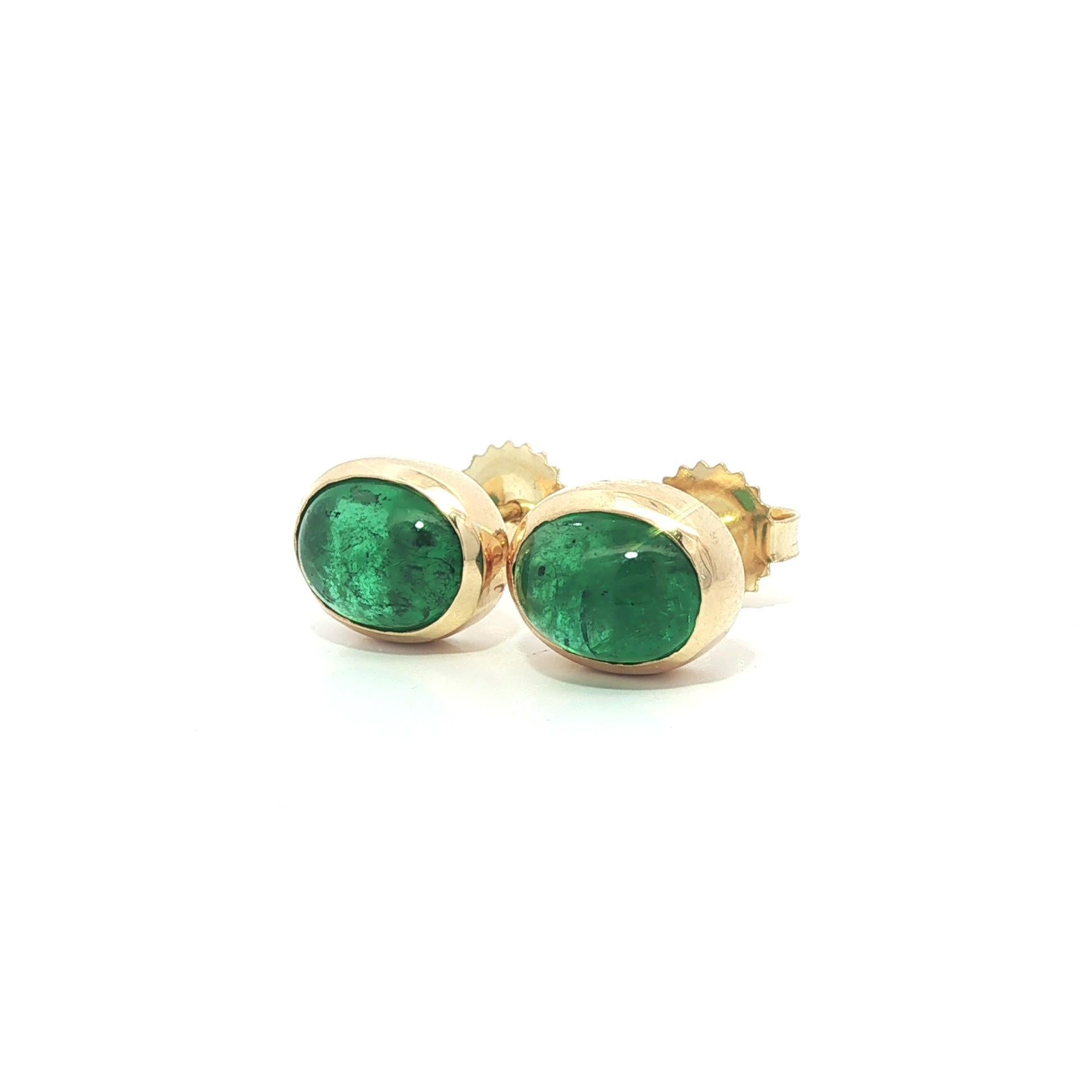 Boucles d'oreilles en or jaune 18 carats 4.19ctw Oval Cabochon Cut Bezel Emerald Stud Earrings Pour femmes en vente