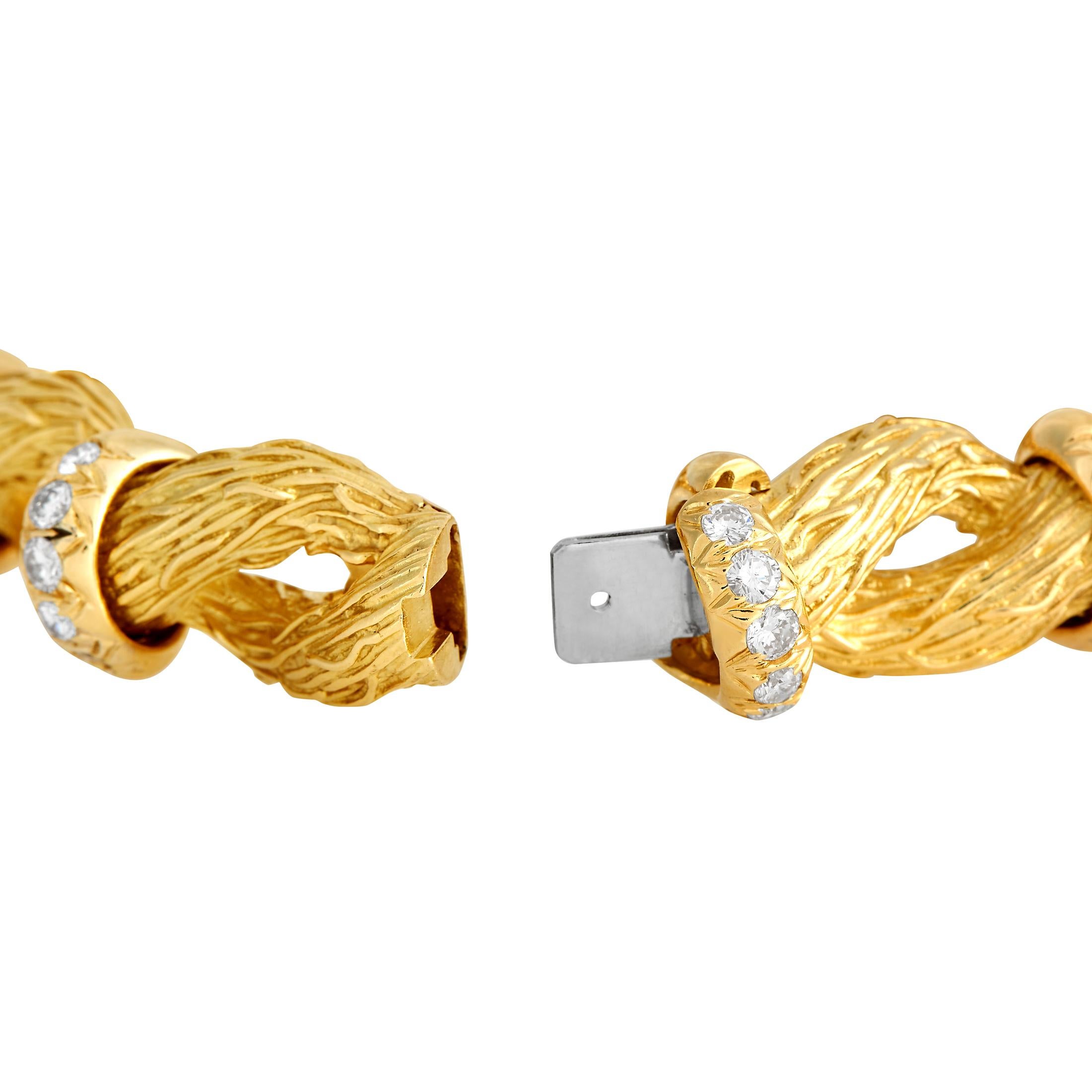 Round Cut 18K Yellow Gold 4.50ct Diamond Textured Link Bracelet MF03-013024 For Sale