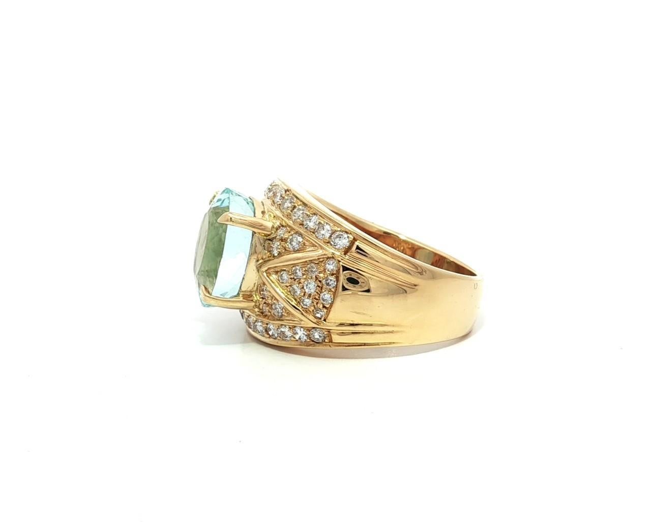 Anello a fascia larga a sigaro in oro giallo 18k con diamanti e acquamarina ovale da 4,53 carati in vendita 5