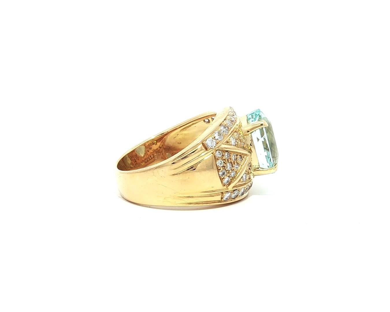 Anello a fascia larga a sigaro in oro giallo 18k con diamanti e acquamarina ovale da 4,53 carati in vendita 6