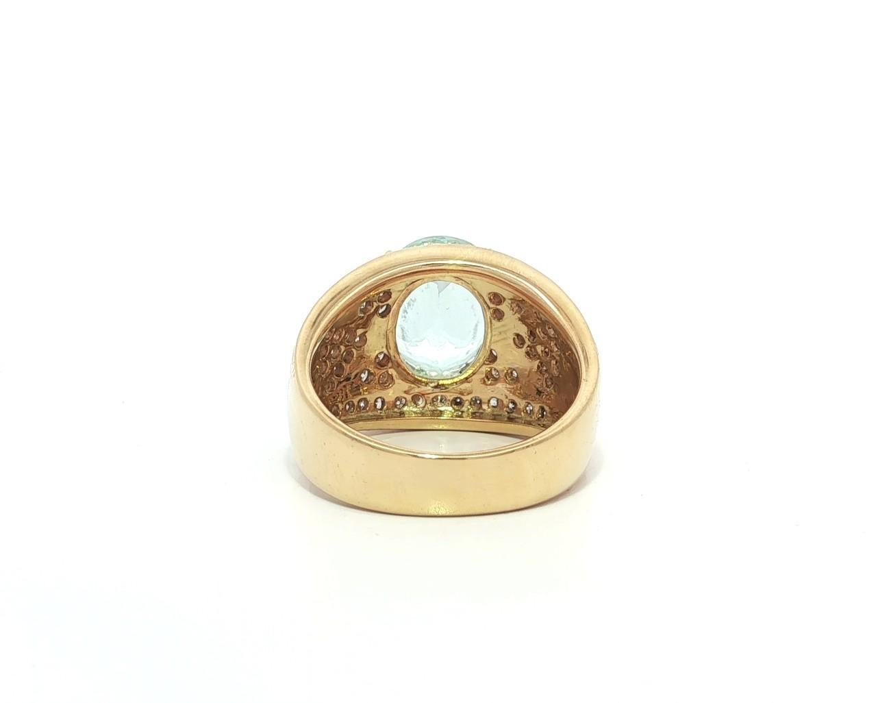 Anello a fascia larga a sigaro in oro giallo 18k con diamanti e acquamarina ovale da 4,53 carati in vendita 1