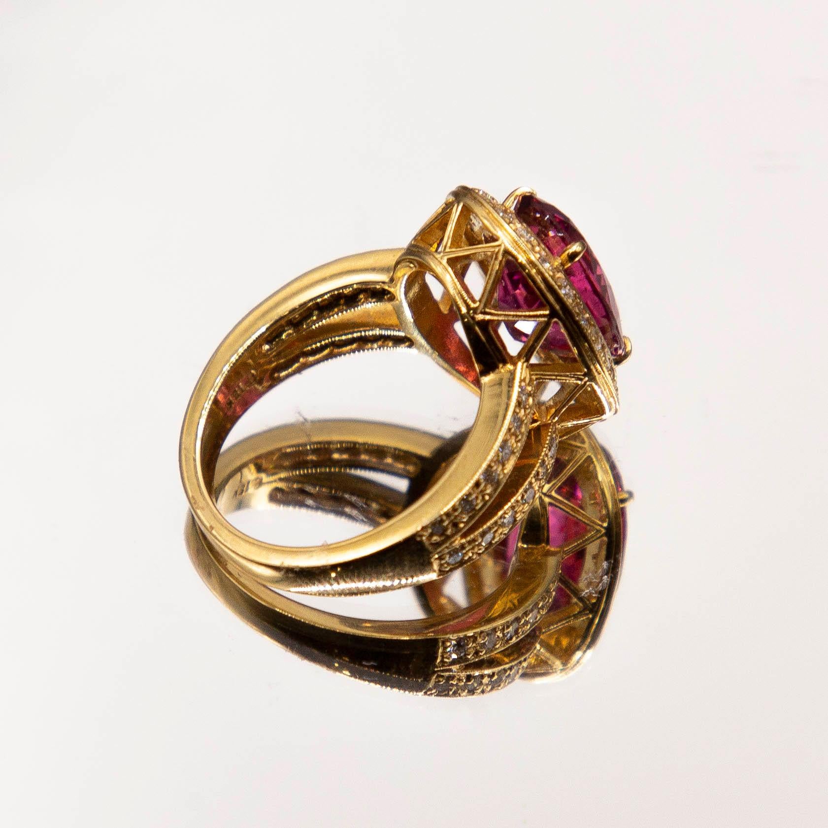 18k Yellow Gold 4.59 Carat Oval Pink Tourmaline  and Diamond Ring In New Condition For Sale In Birmingham, MI