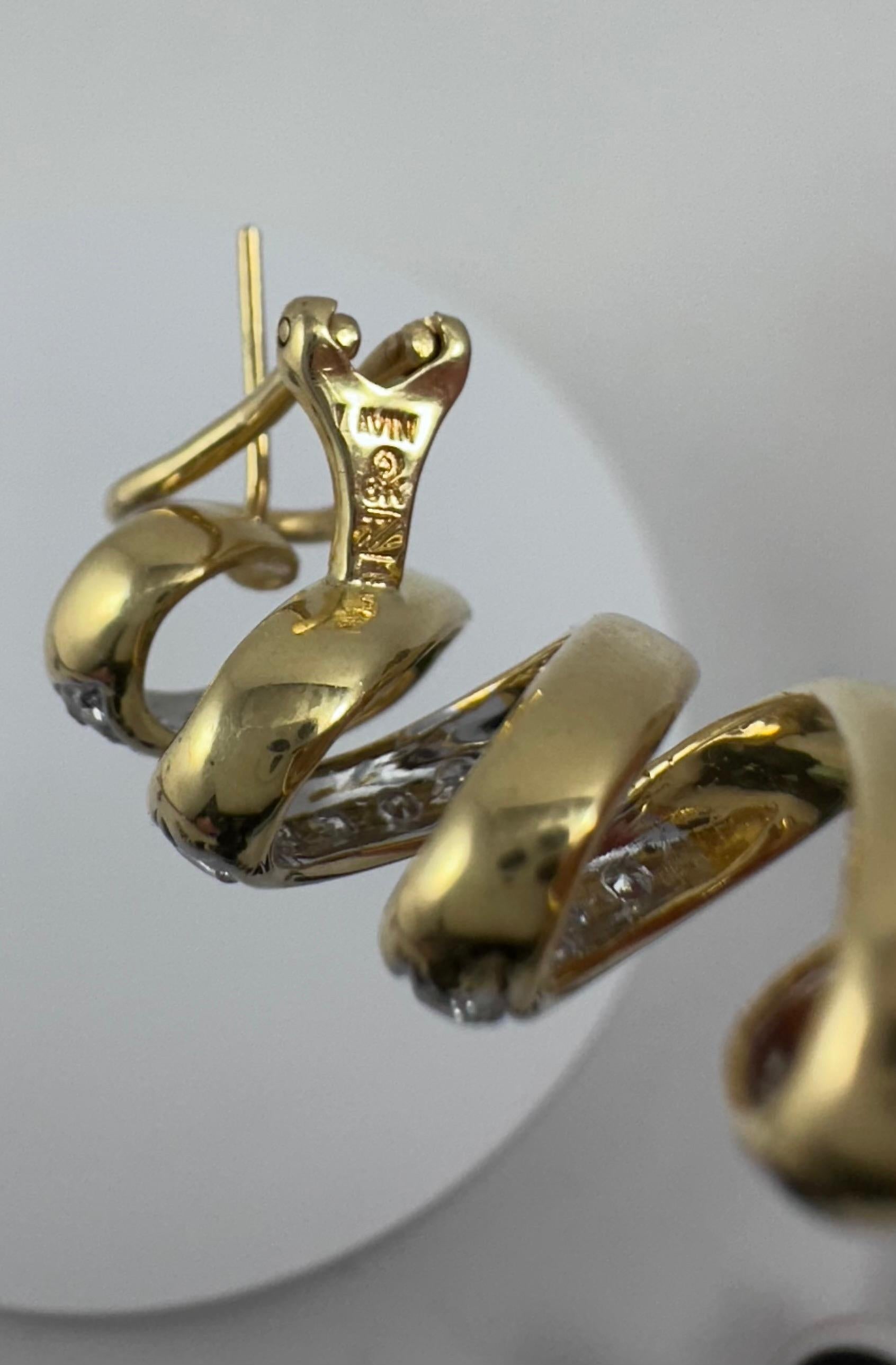 18 Karat Gelbgold ~ 5/8 x 1 3/4 Spiral Glistening Diamant-Ohrringe mit Hebelverschluss im Zustand „Neu“ im Angebot in Las Vegas, NV