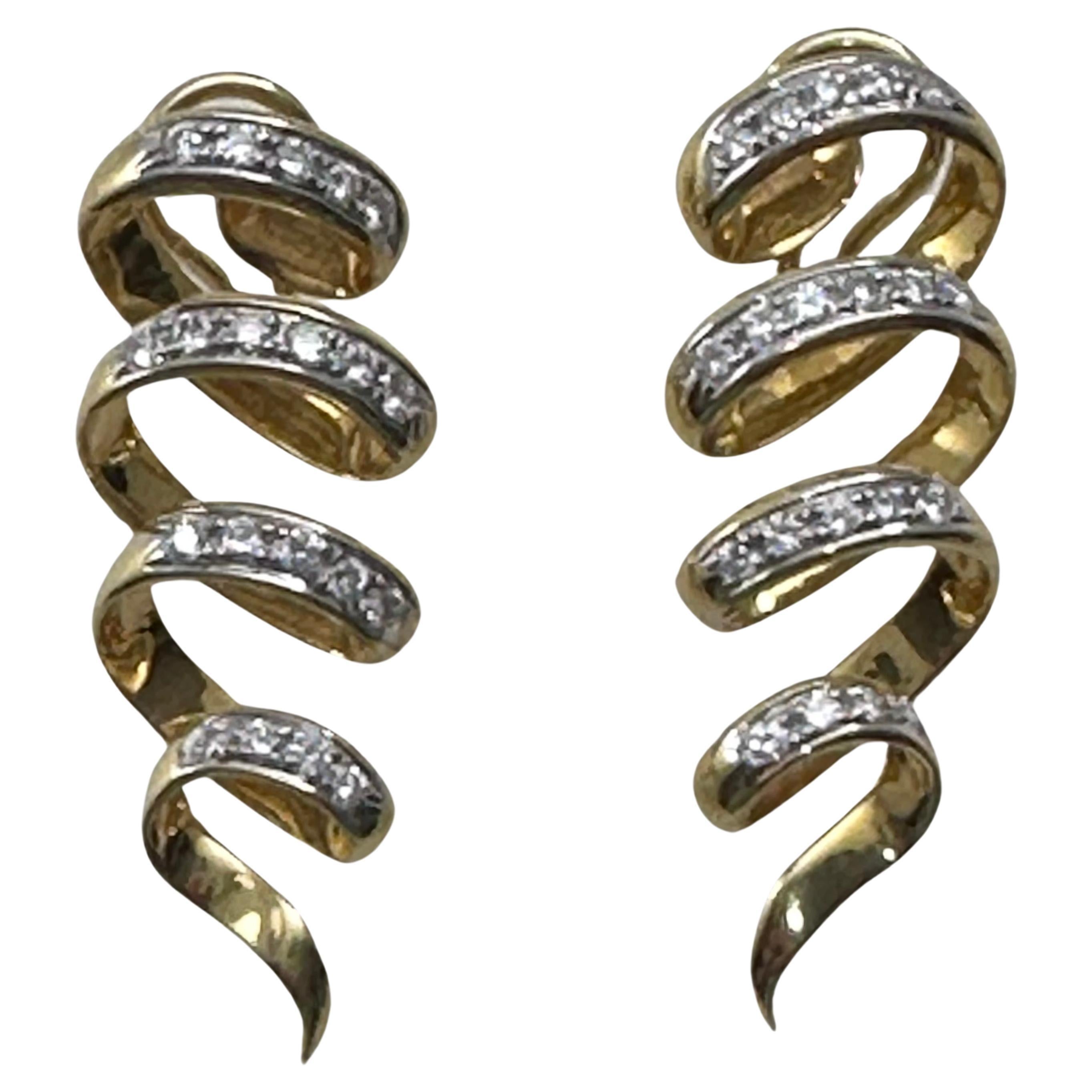 Boucles d'oreilles à levier en or jaune 18 carats avec diamants scintillants en spirale ~ 5/8 x 1 3/4
