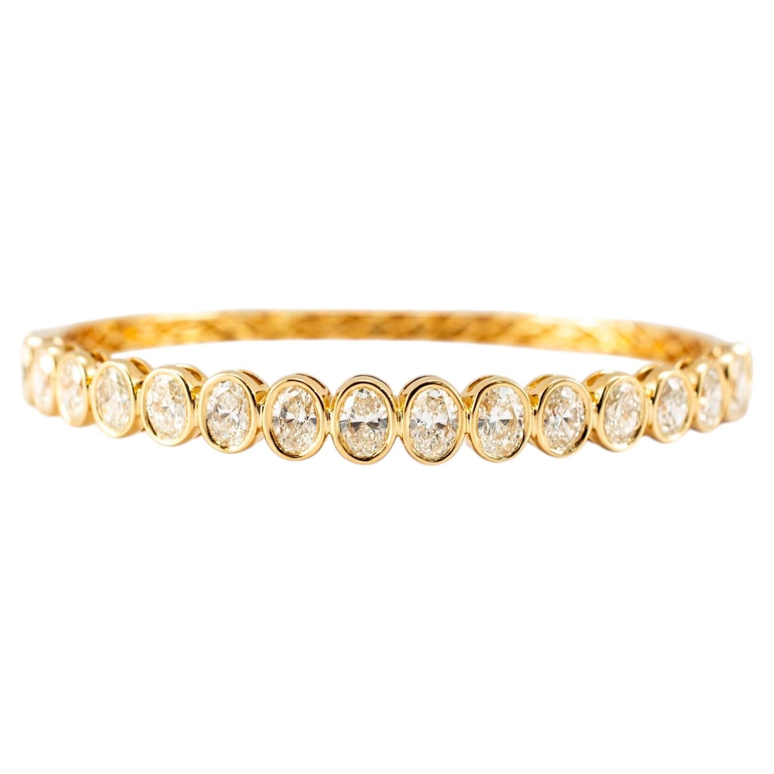 18K Yellow Gold 5.02ct Graduated Oval Bezel Diamond Hinged Bangle Bracelet