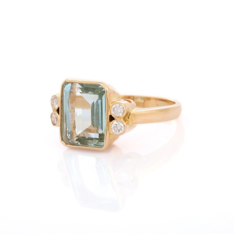 For Sale:  18K Yellow Gold 5.45 Carat Aquamarine and Diamond Cocktail Ring 3