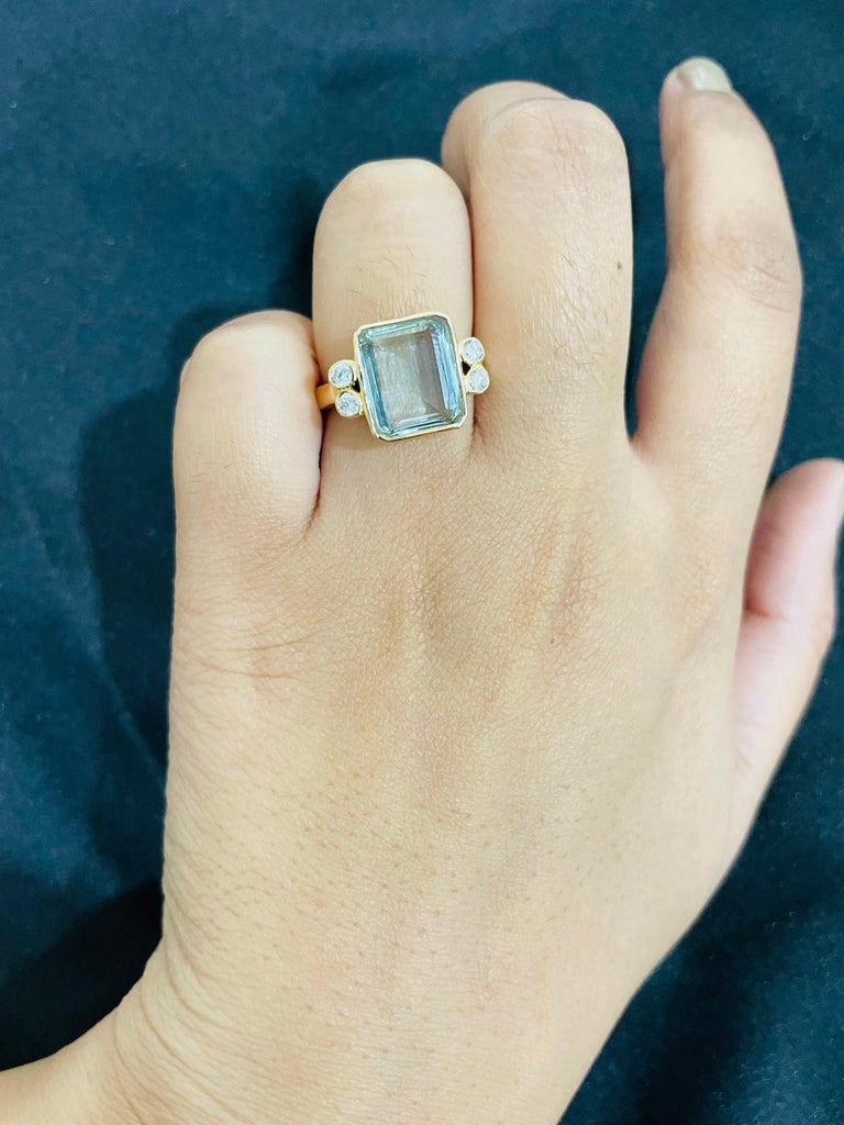 For Sale:  18K Yellow Gold 5.45 Carat Aquamarine and Diamond Cocktail Ring 7